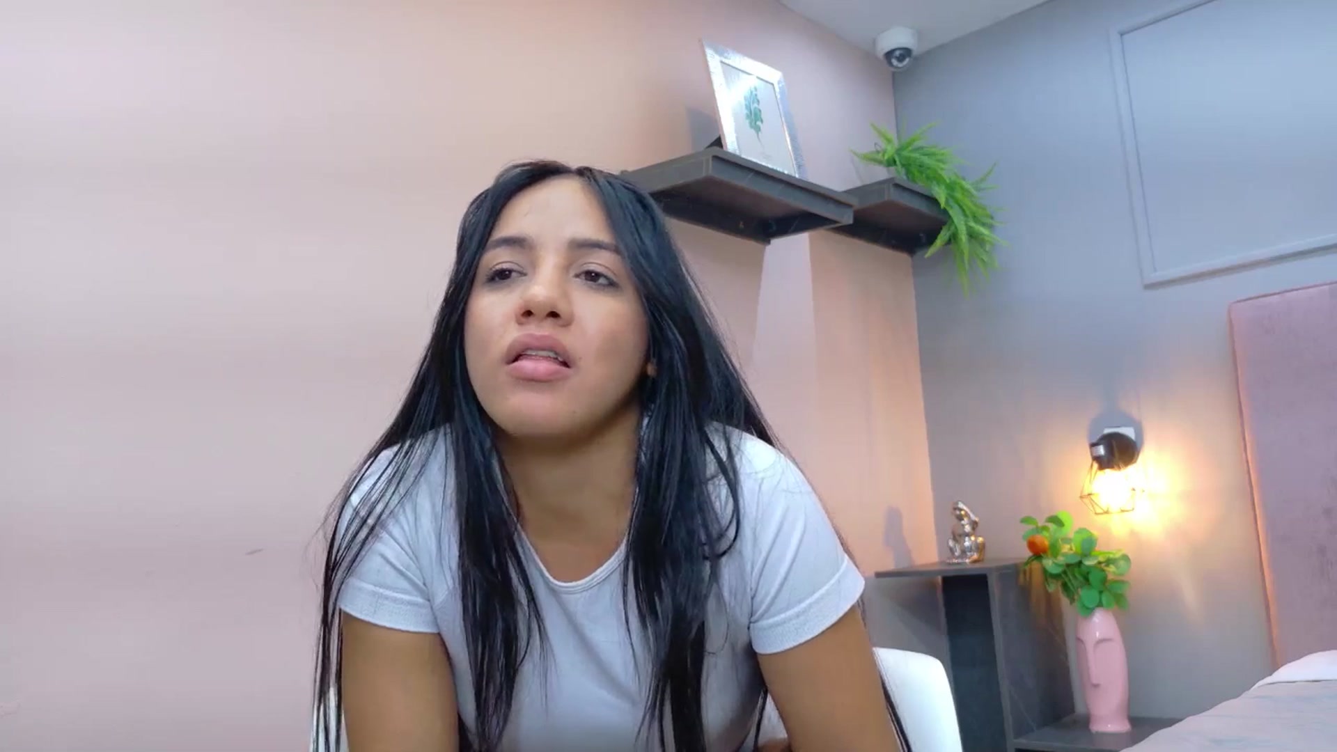 Gallery image thumbnail from CamilaHill's myfreecams stream on, 02/20/2026, 17:30 image 17 of 20