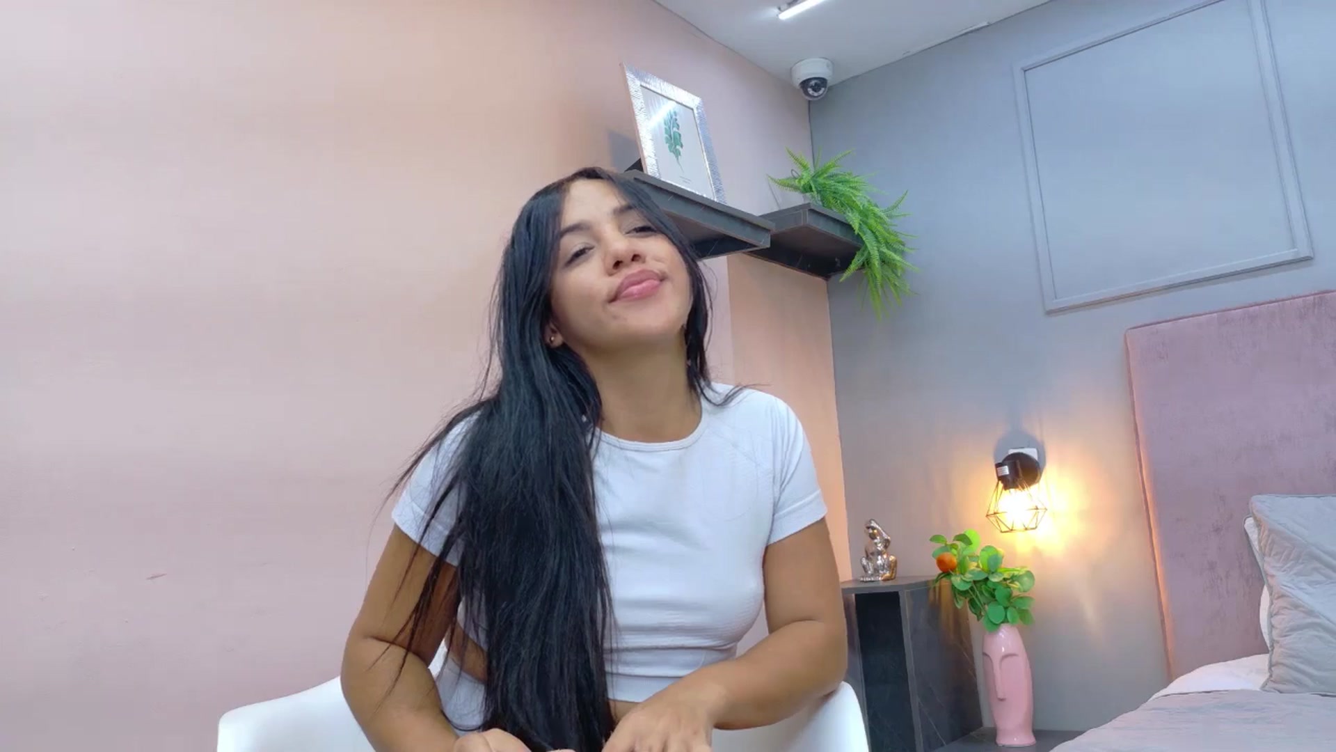 Gallery image thumbnail from CamilaHill's myfreecams stream on, 02/20/2026, 17:30 image 11 of 20