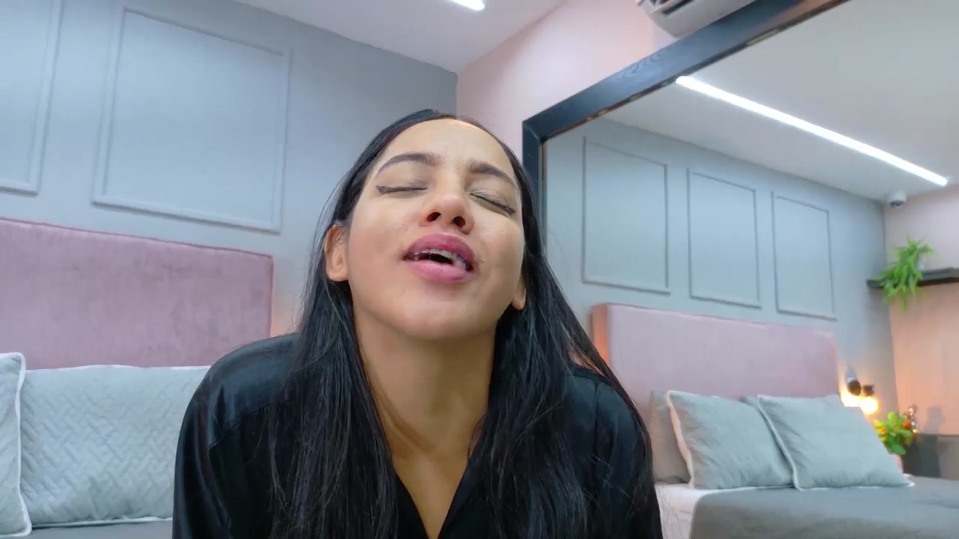 Gallery image thumbnail from CamilaHill's myfreecams stream on, 02/28/2026, 18:18 image 6 of 20