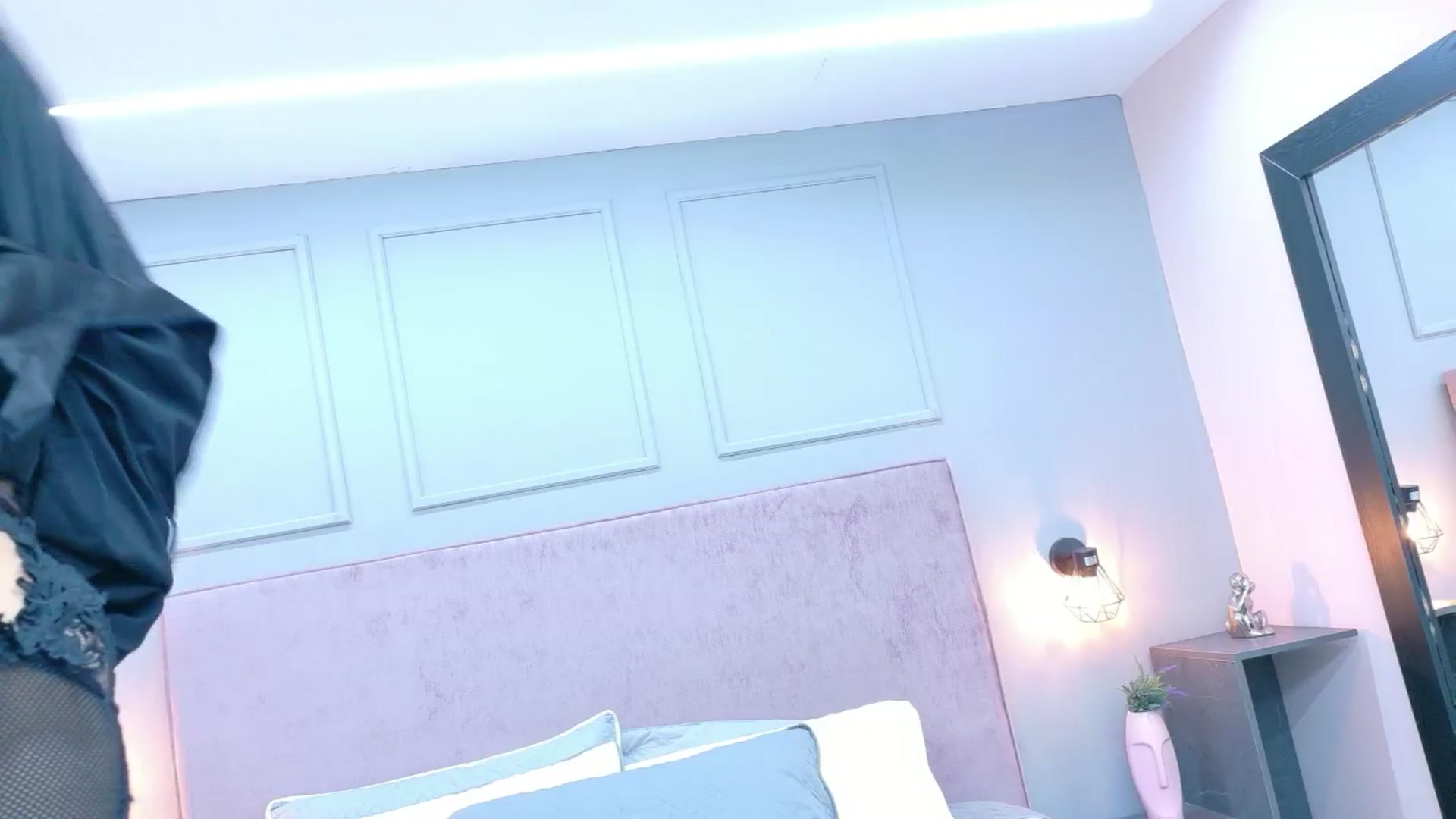 Gallery image thumbnail from CamilaHill's myfreecams stream on, 03/19/2026, 14:11 image 8 of 20
