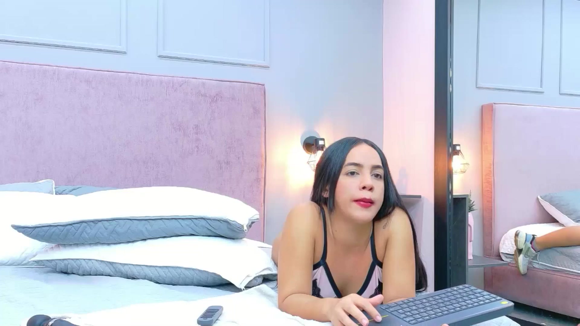 Gallery image thumbnail from CamilaHill's myfreecams stream on, 03/26/2026, 15:03 image 17 of 20