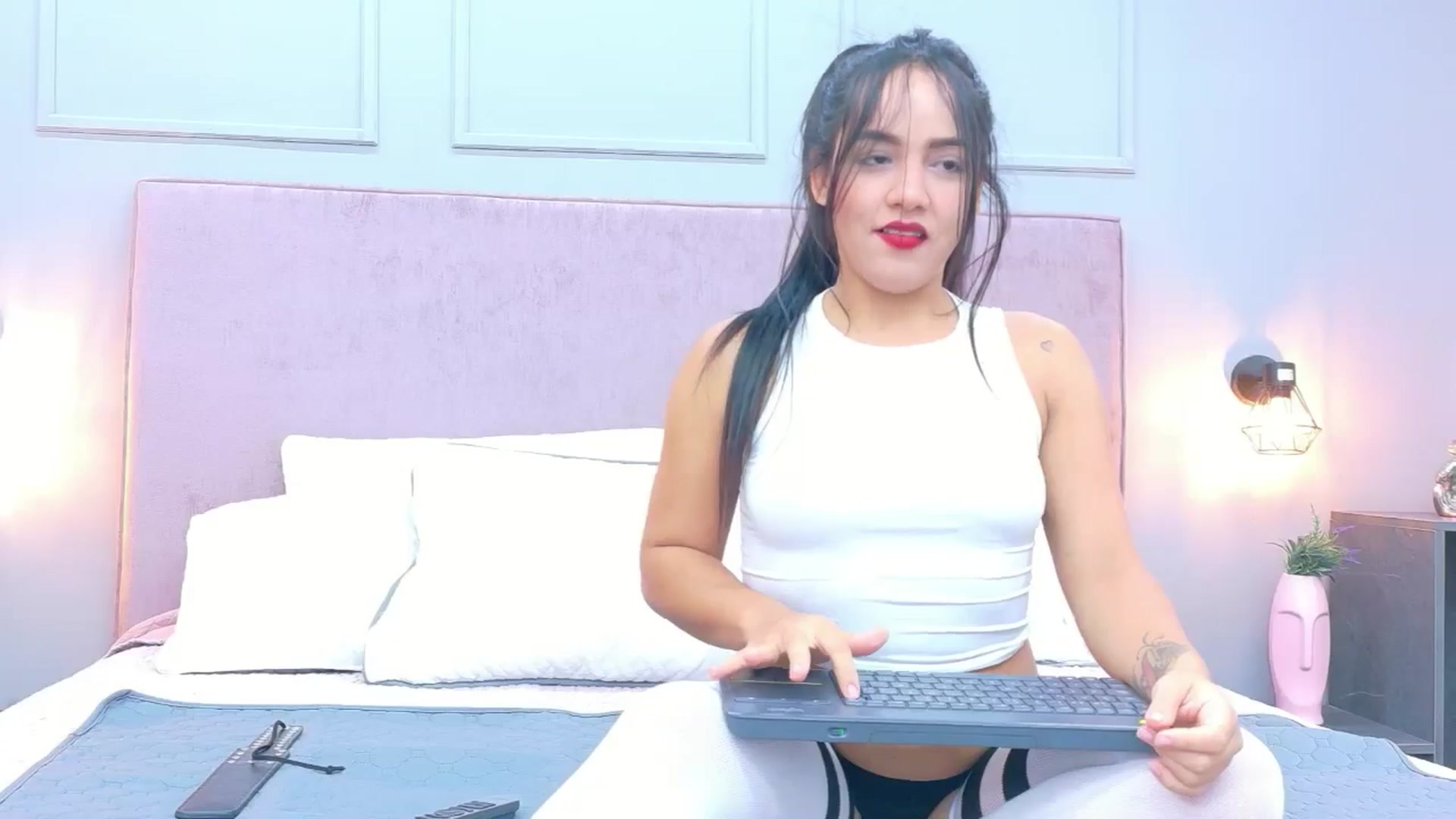 Gallery image thumbnail from CamilaHill's myfreecams stream on, 03/28/2026, 16:09 image 17 of 20