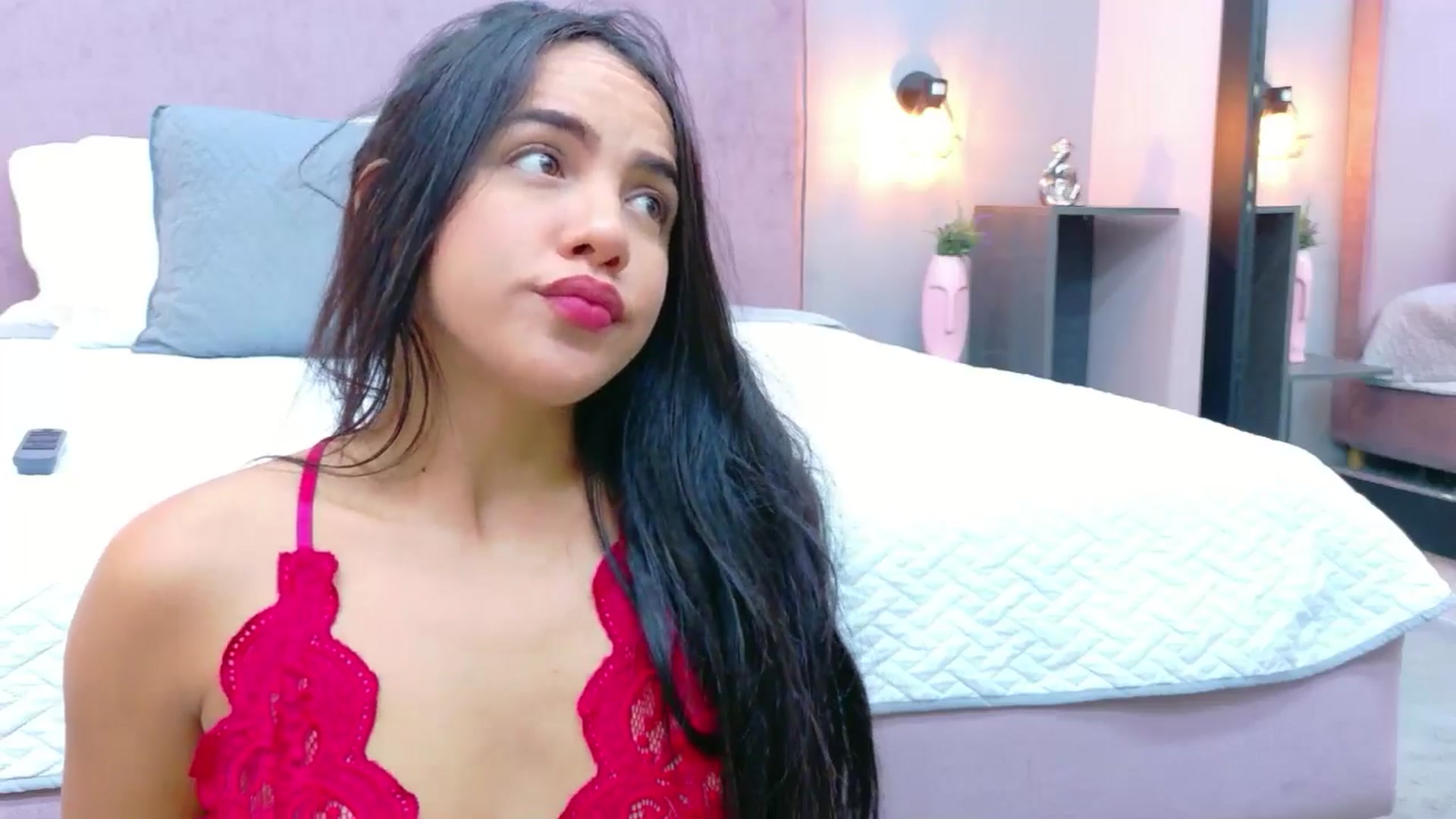 Gallery image thumbnail from CamilaHill's myfreecams stream on, 03/31/2026, 14:19 image 16 of 20