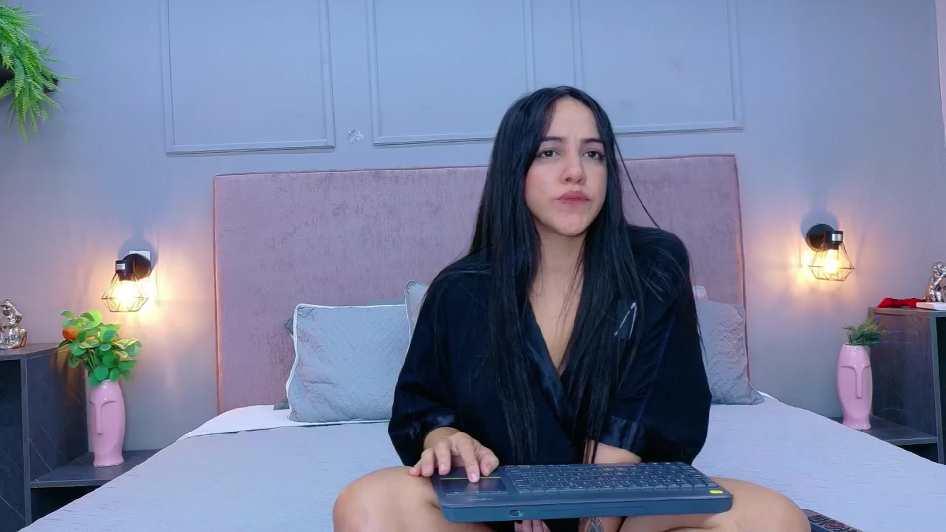 Gallery image thumbnail from CamilaHill's myfreecams stream on, 04/20/2026, 17:32 image 1 of 20