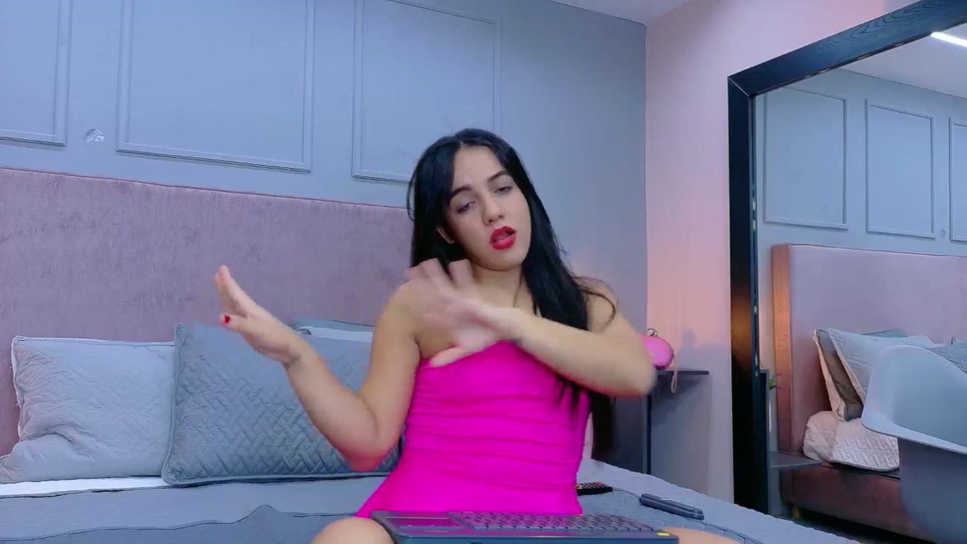 Gallery image thumbnail from CamilaHill's myfreecams stream on, 04/27/2026, 14:53 image 2 of 20