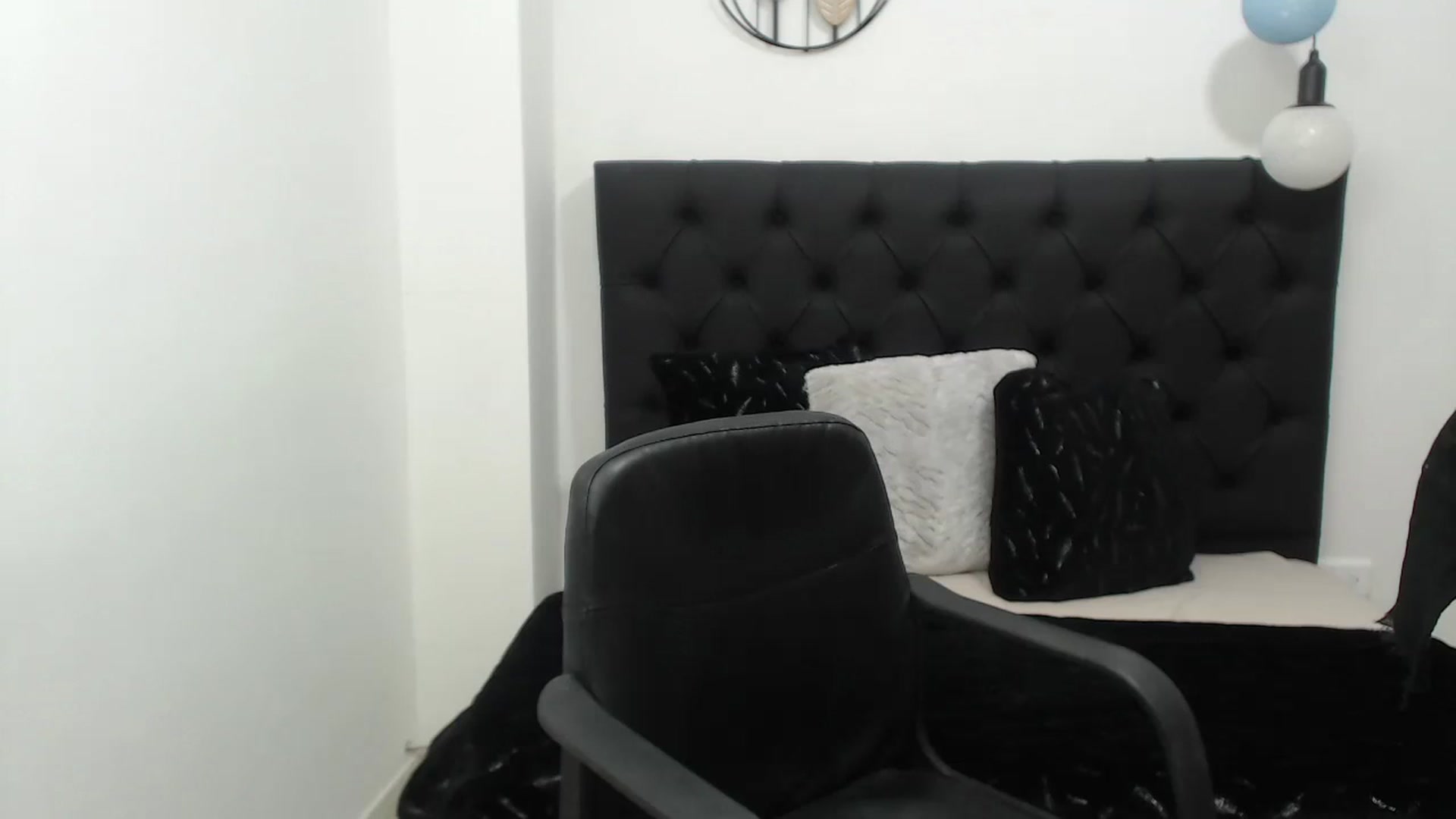 Gallery image thumbnail from CamilleDucan's myfreecams stream on, 01/31/2024, 18:53 image 7 of 20