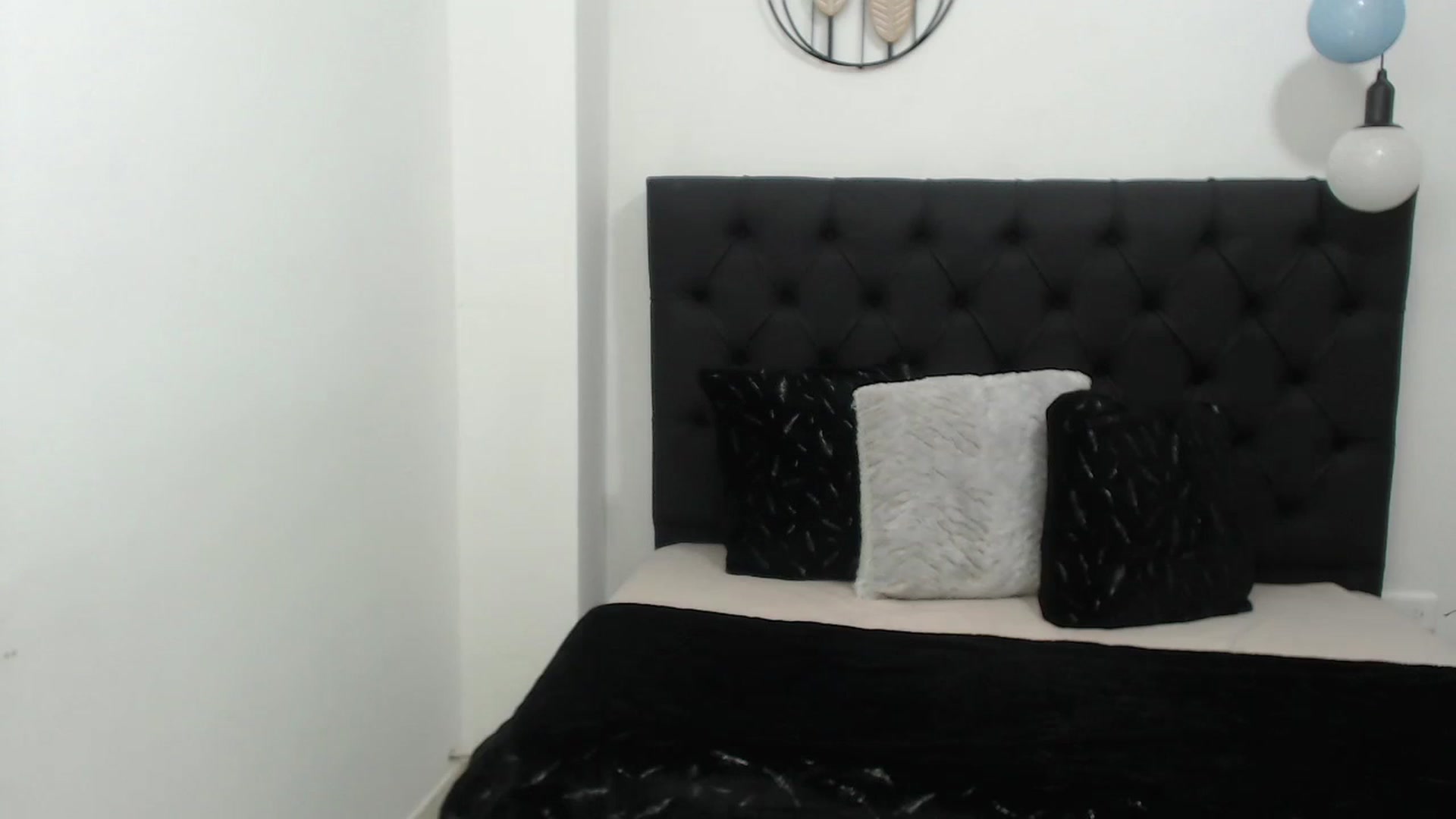Gallery image thumbnail from CamilleDucan's myfreecams stream on, 02/01/2024, 16:18 image 16 of 20