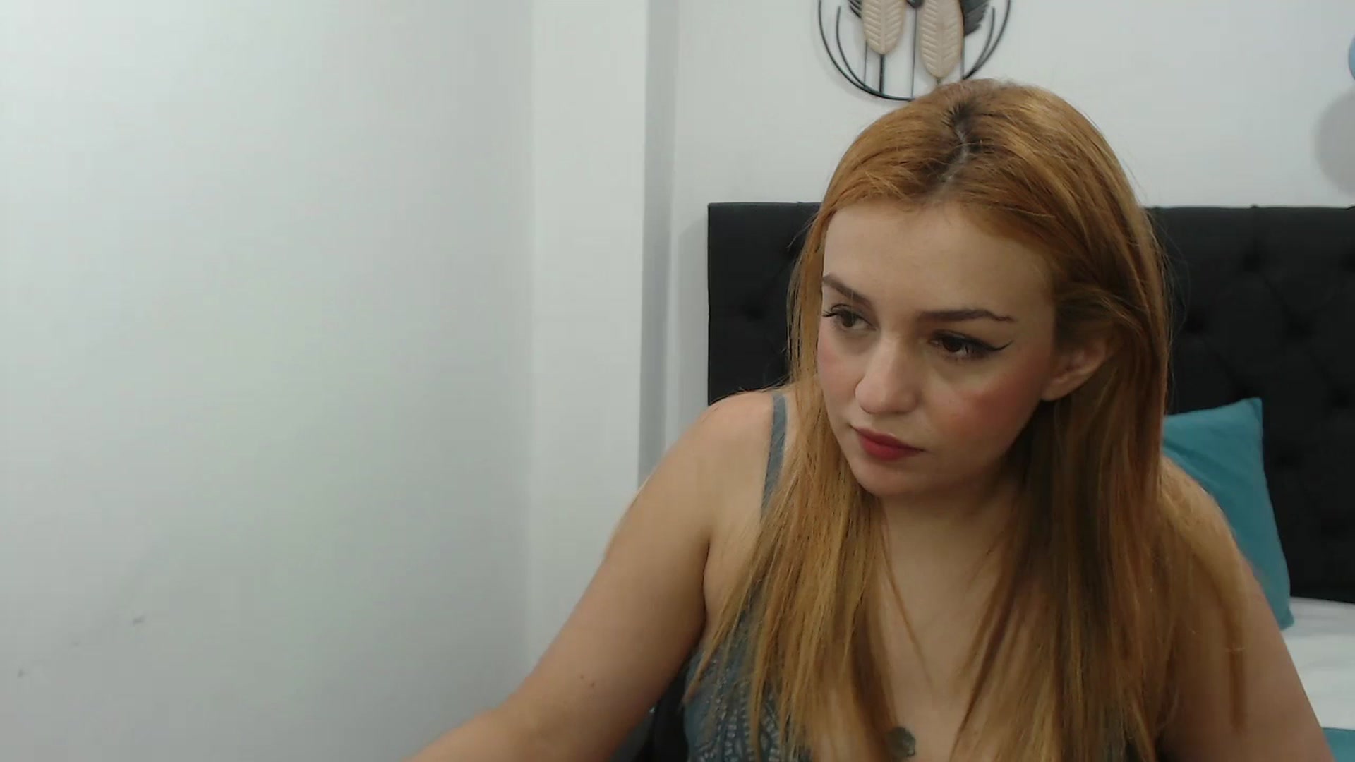 Gallery image thumbnail from CamilleDucan's myfreecams stream on, 02/07/2024, 15:38 image 12 of 20