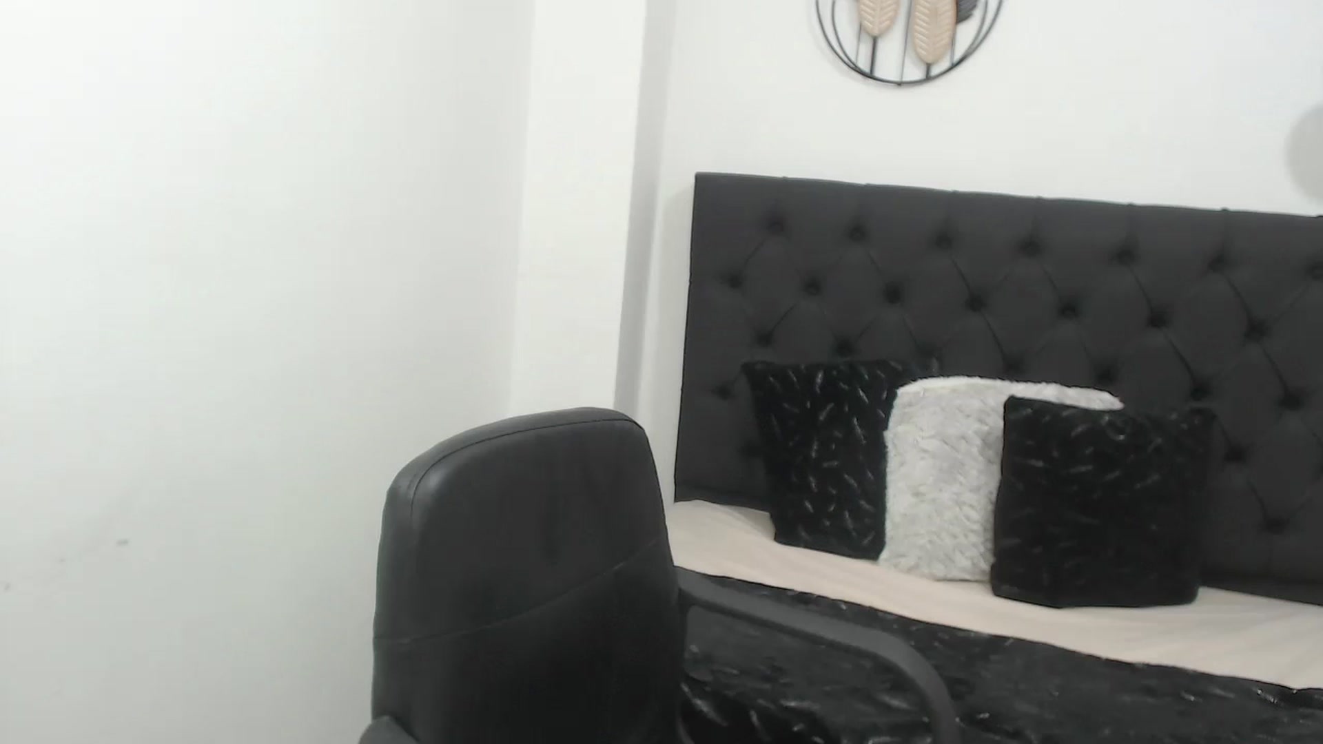 Gallery image thumbnail from CamilleDucan's myfreecams stream on, 02/14/2024, 16:53 image 15 of 20