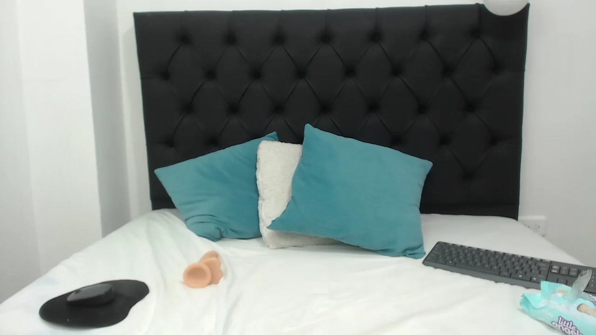 Gallery image thumbnail from CamilleDucan's myfreecams stream on, 02/20/2024, 17:40 image 20 of 20