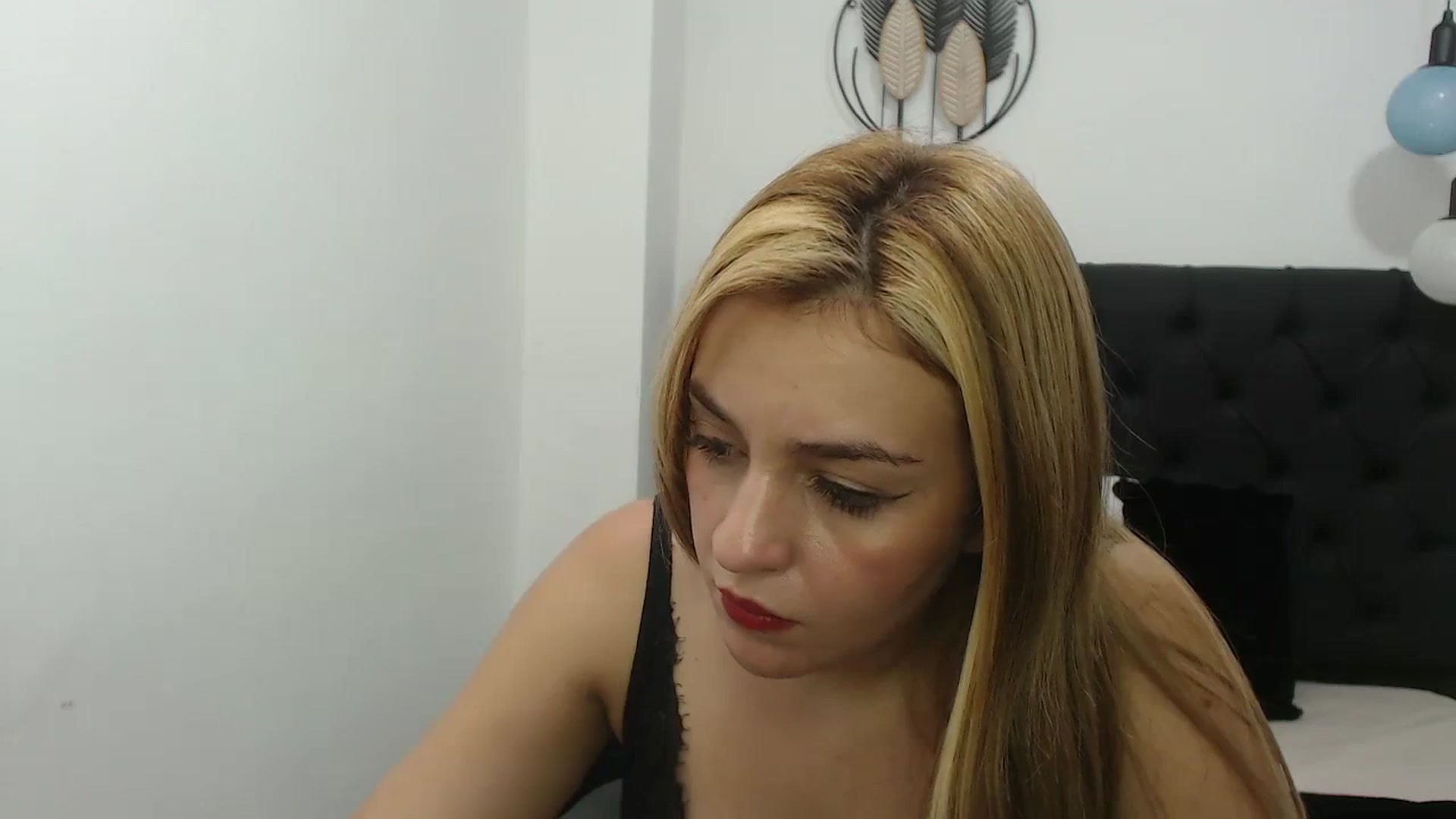 Gallery image thumbnail from CamilleDucan's myfreecams stream on, 02/26/2024, 19:03 image 19 of 20