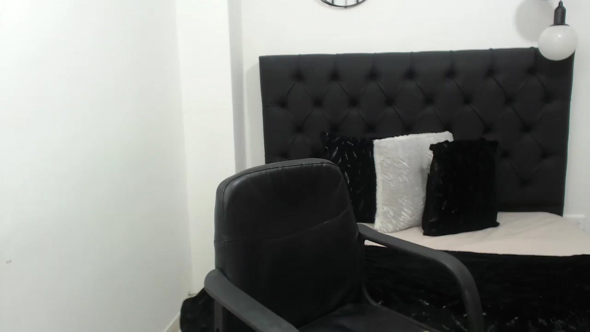 Gallery image thumbnail from CamilleDucan's myfreecams stream on, 02/27/2024, 19:00 image 20 of 20