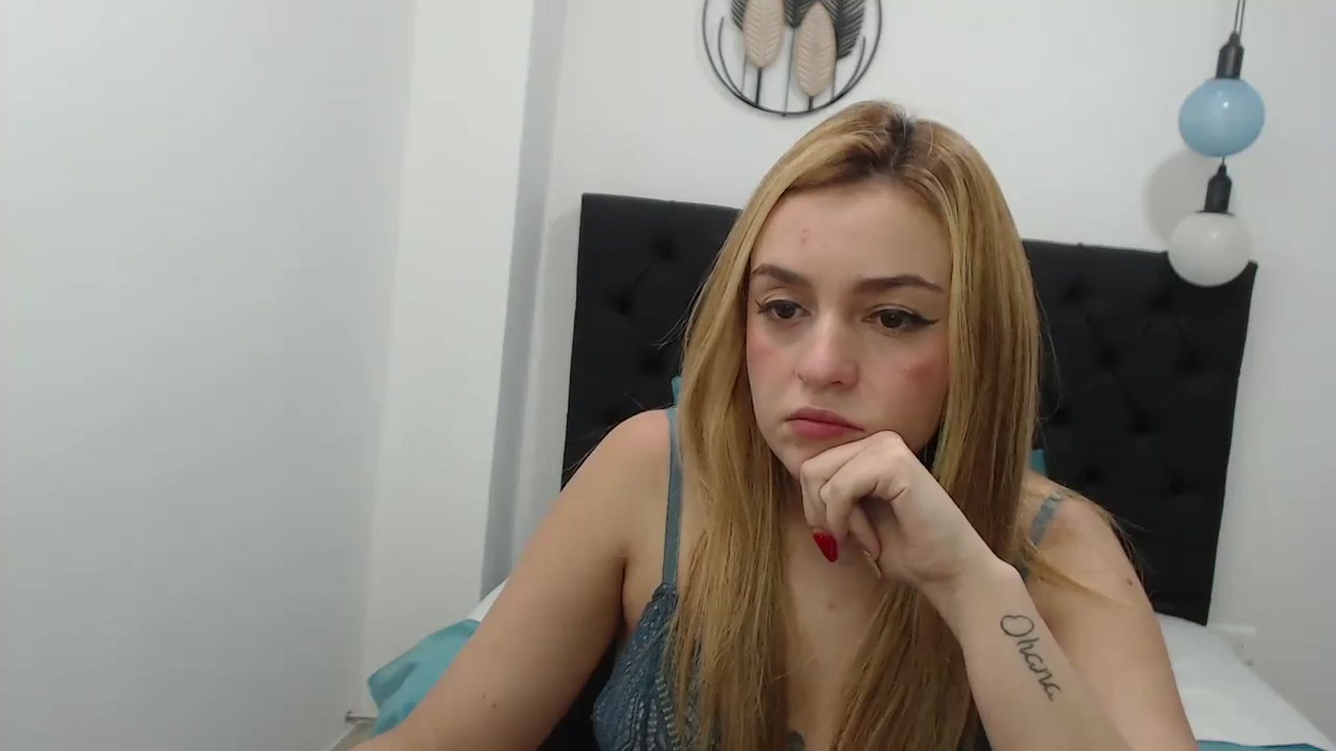 Gallery image thumbnail from CamilleDucan's myfreecams stream on, 04/05/2024, 15:03 image 6 of 20