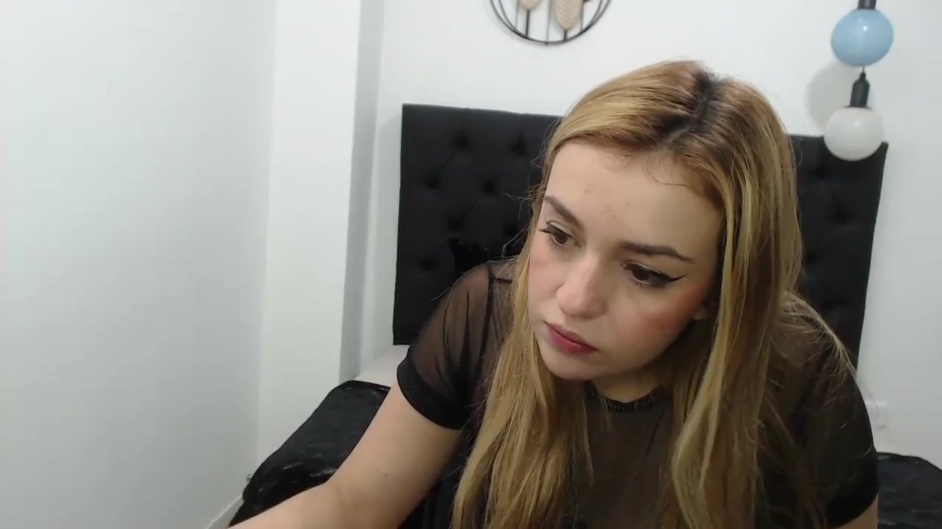 Gallery image thumbnail from CamilleDucan's myfreecams stream on, 04/11/2024, 14:00 image 12 of 20