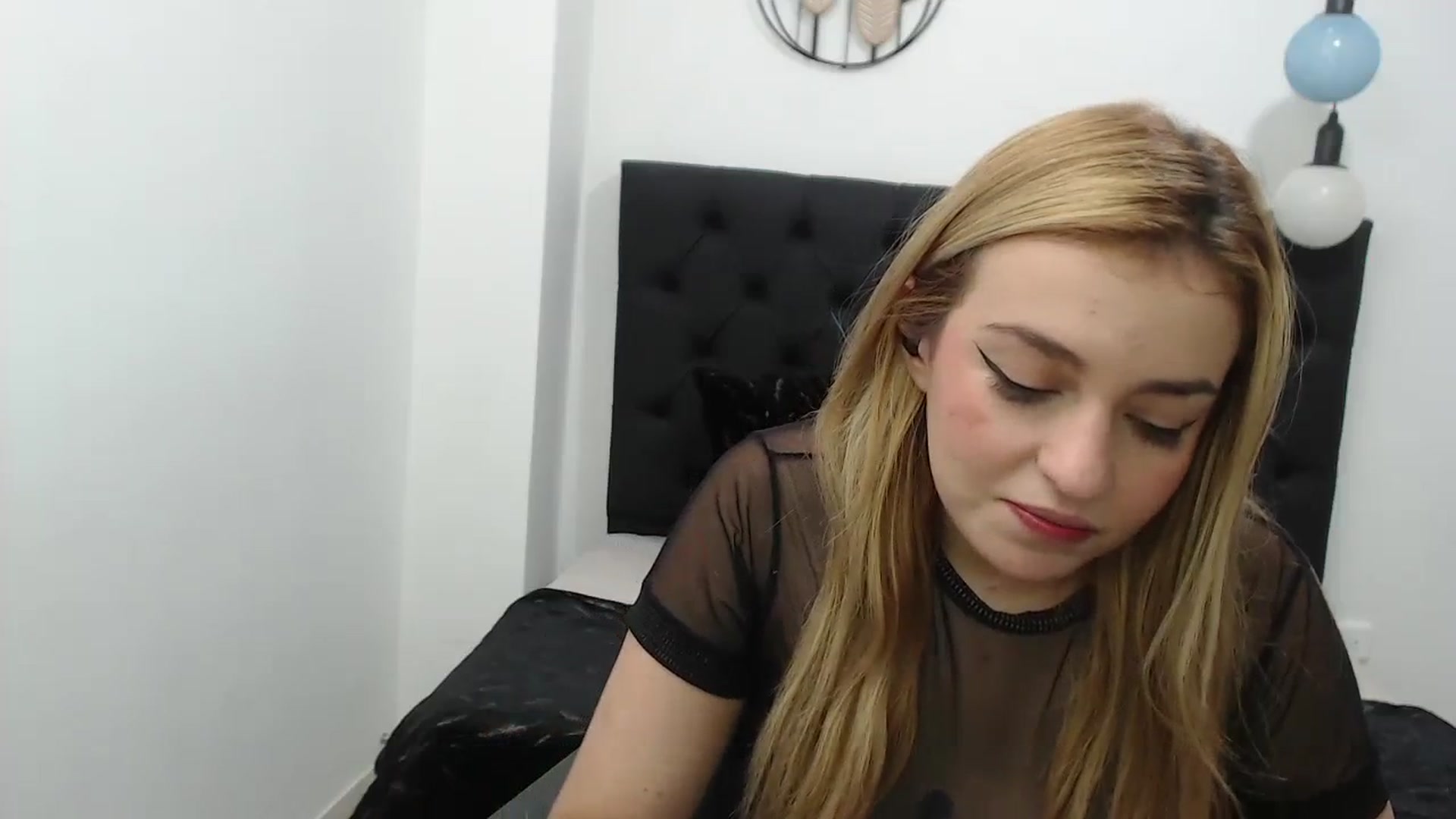 Gallery image thumbnail from CamilleDucan's myfreecams stream on, 04/11/2024, 14:00 image 13 of 20