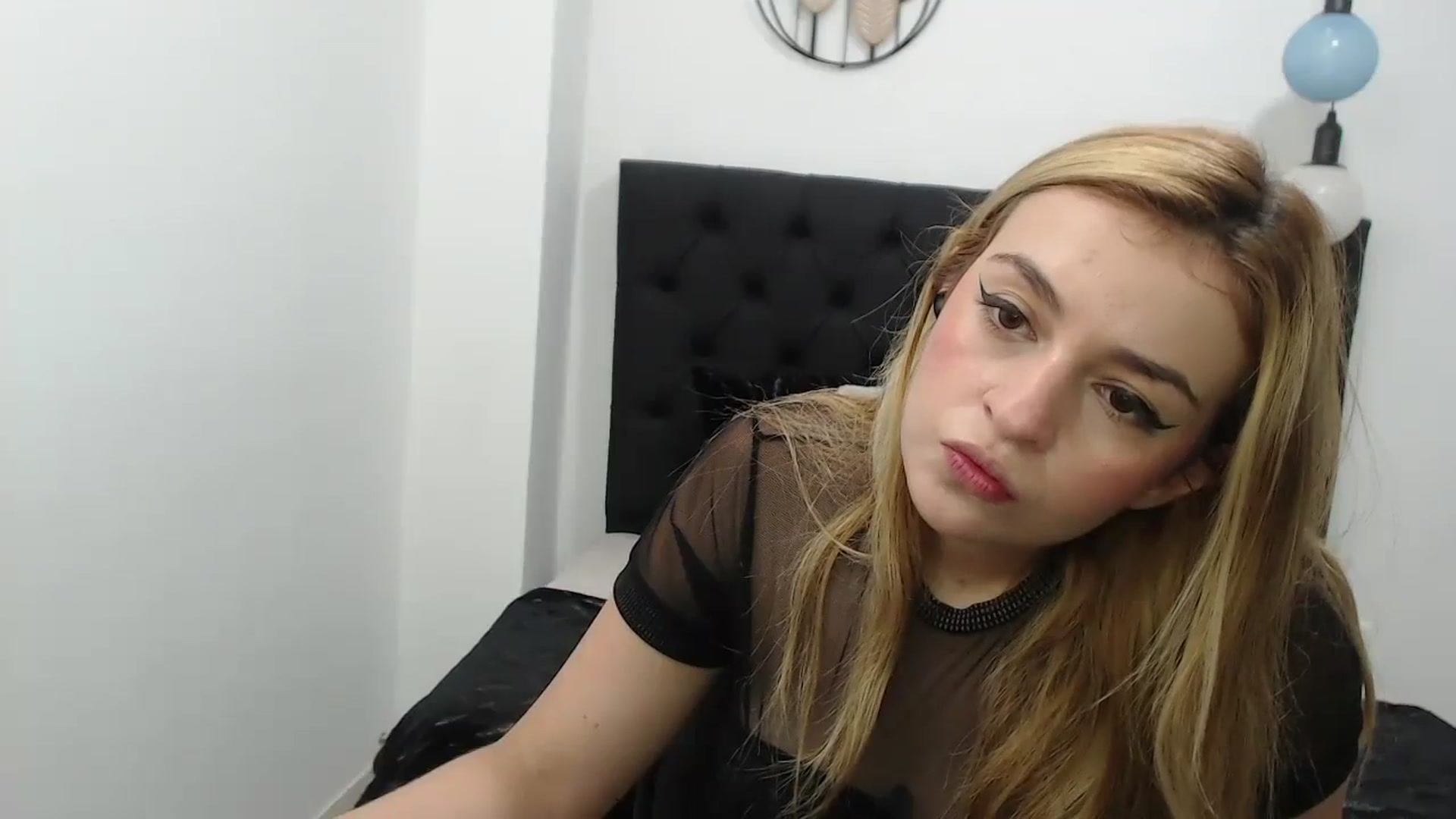 Gallery image thumbnail from CamilleDucan's myfreecams stream on, 04/11/2024, 14:00 image 17 of 20
