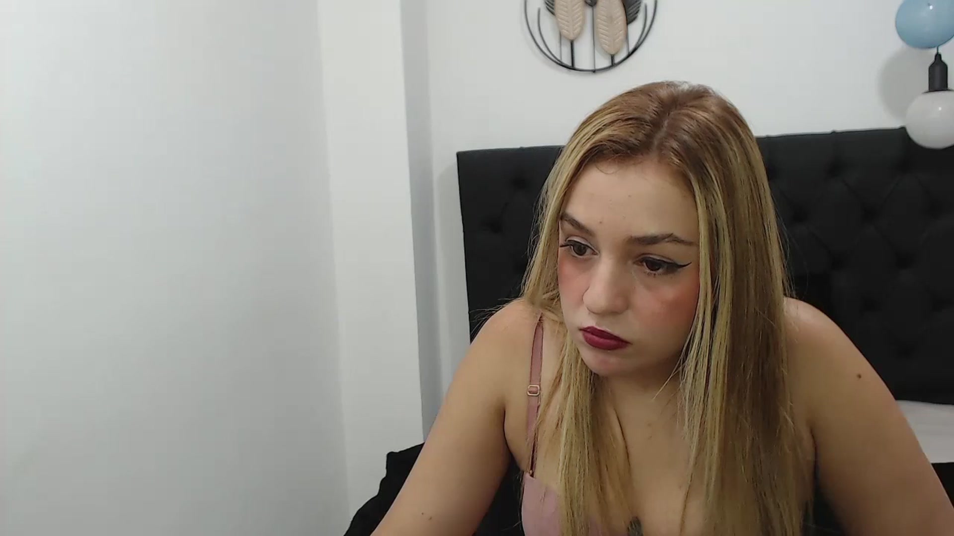 Gallery image thumbnail from CamilleDucan's myfreecams stream on, 04/27/2024, 13:42 image 14 of 20