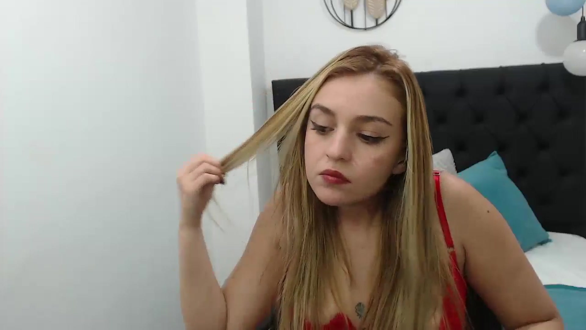 Gallery image thumbnail from CamilleDucan's myfreecams stream on, 05/04/2024, 18:48 image 2 of 20