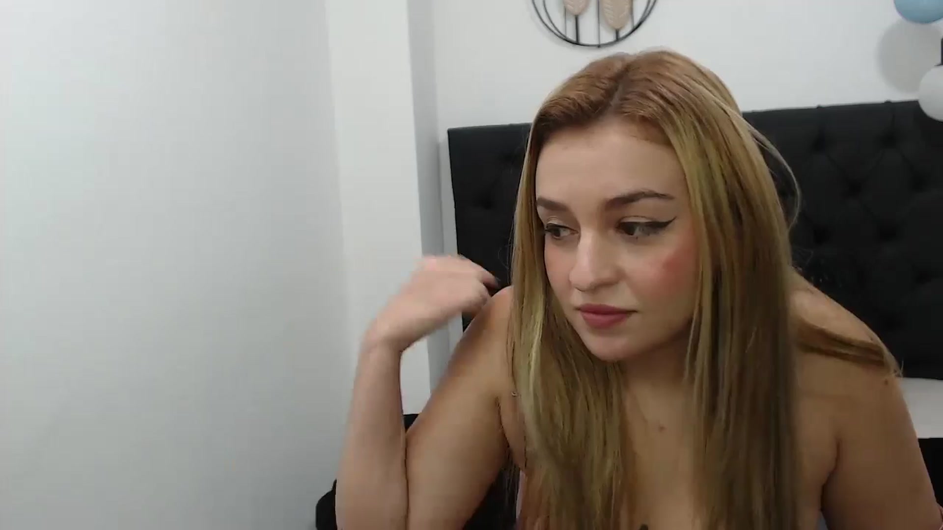 Gallery image thumbnail from CamilleDucan's myfreecams stream on, 05/06/2024, 15:39 image 5 of 20