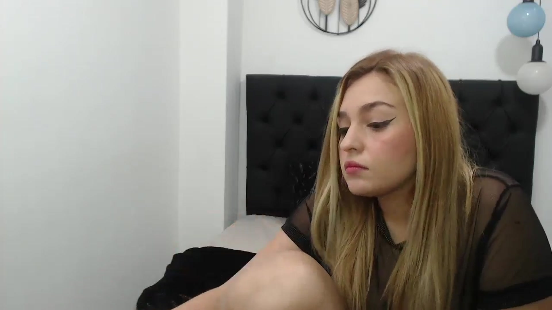 Gallery image thumbnail from CamilleDucan's myfreecams stream on, 05/10/2024, 15:18 image 6 of 20