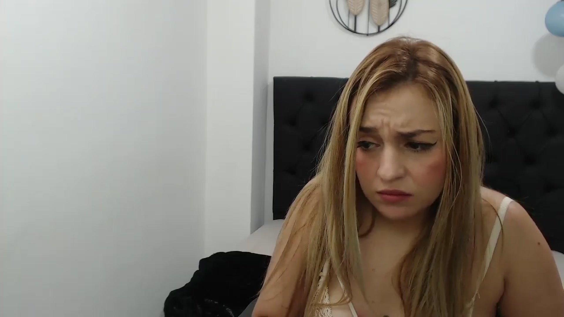 Gallery image thumbnail from CamilleDucan's myfreecams stream on, 05/11/2024, 15:11 image 16 of 20