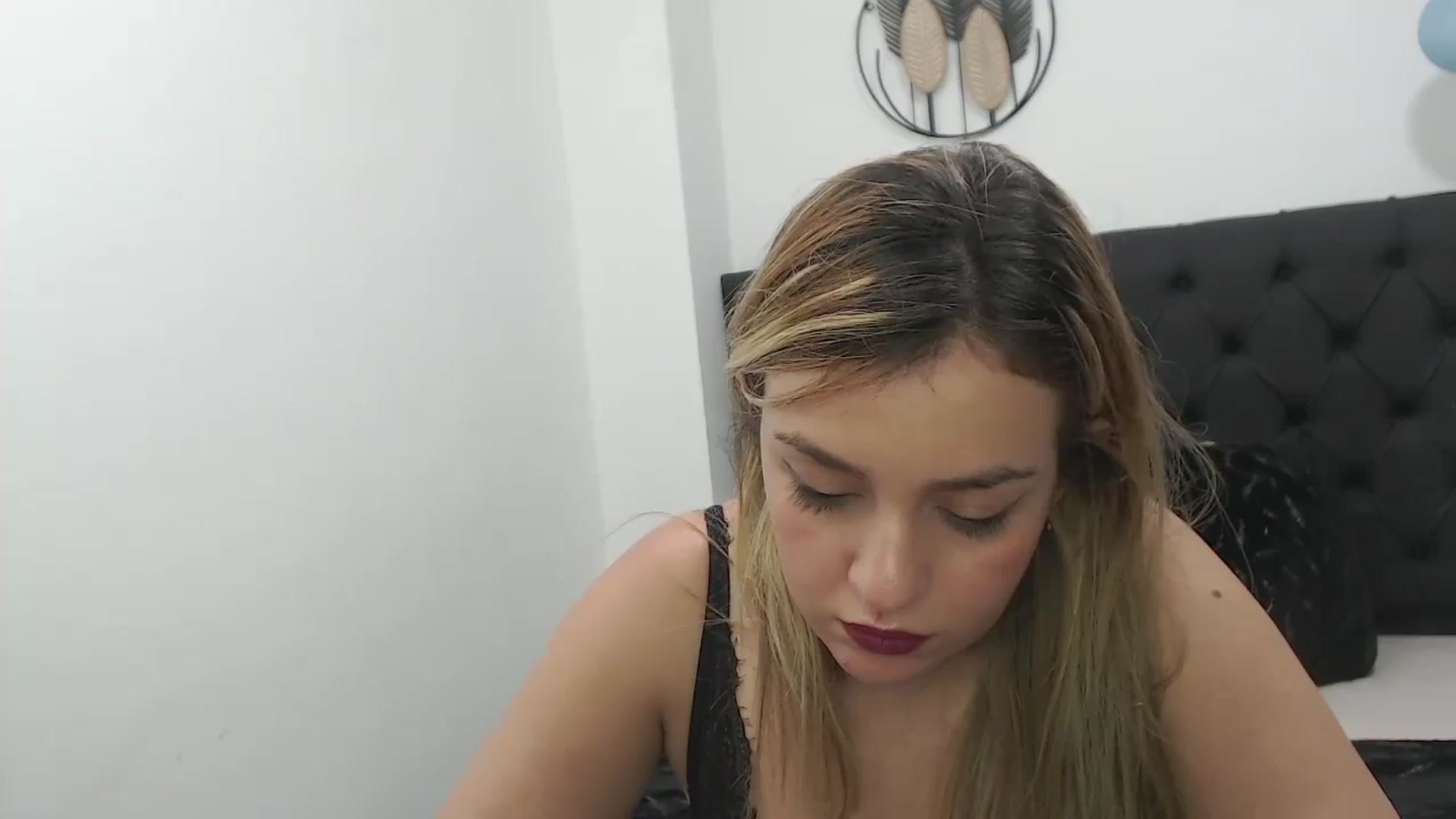 Gallery image thumbnail from CamilleDucan's myfreecams stream on, 08/26/2024, 19:02 image 16 of 20