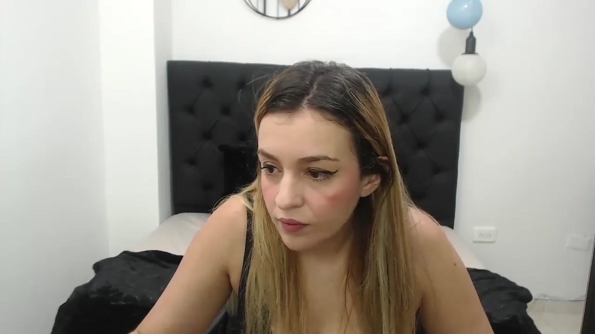 Gallery image thumbnail from CamilleDucan's myfreecams stream on, 09/28/2024, 14:16 image 14 of 20