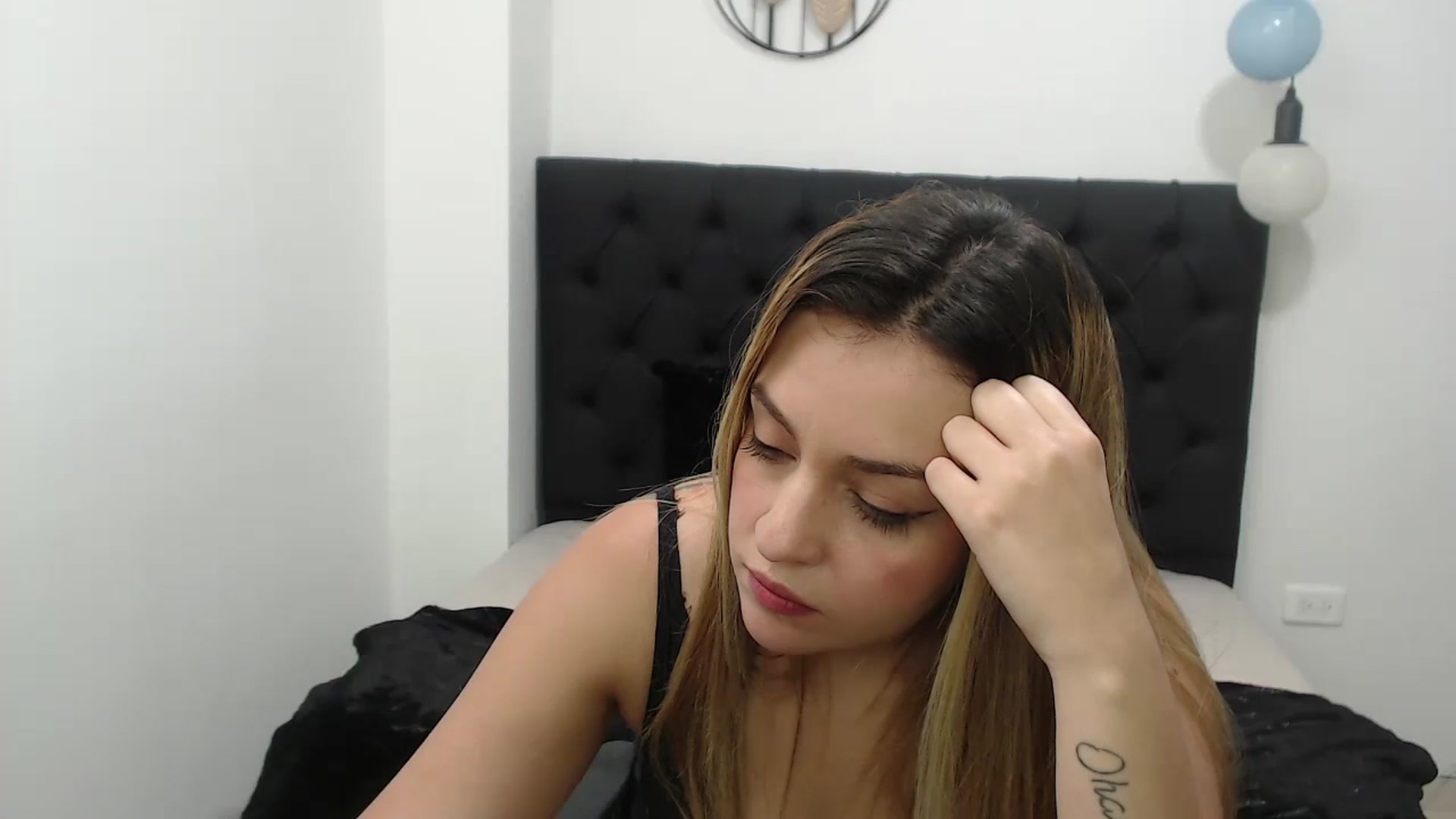 Gallery image thumbnail from CamilleDucan's myfreecams stream on, 09/28/2024, 16:00 image 17 of 20
