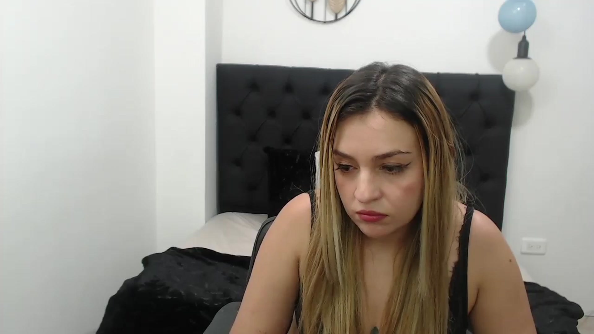 Gallery image thumbnail from CamilleDucan's myfreecams stream on, 09/28/2024, 16:57 image 15 of 20