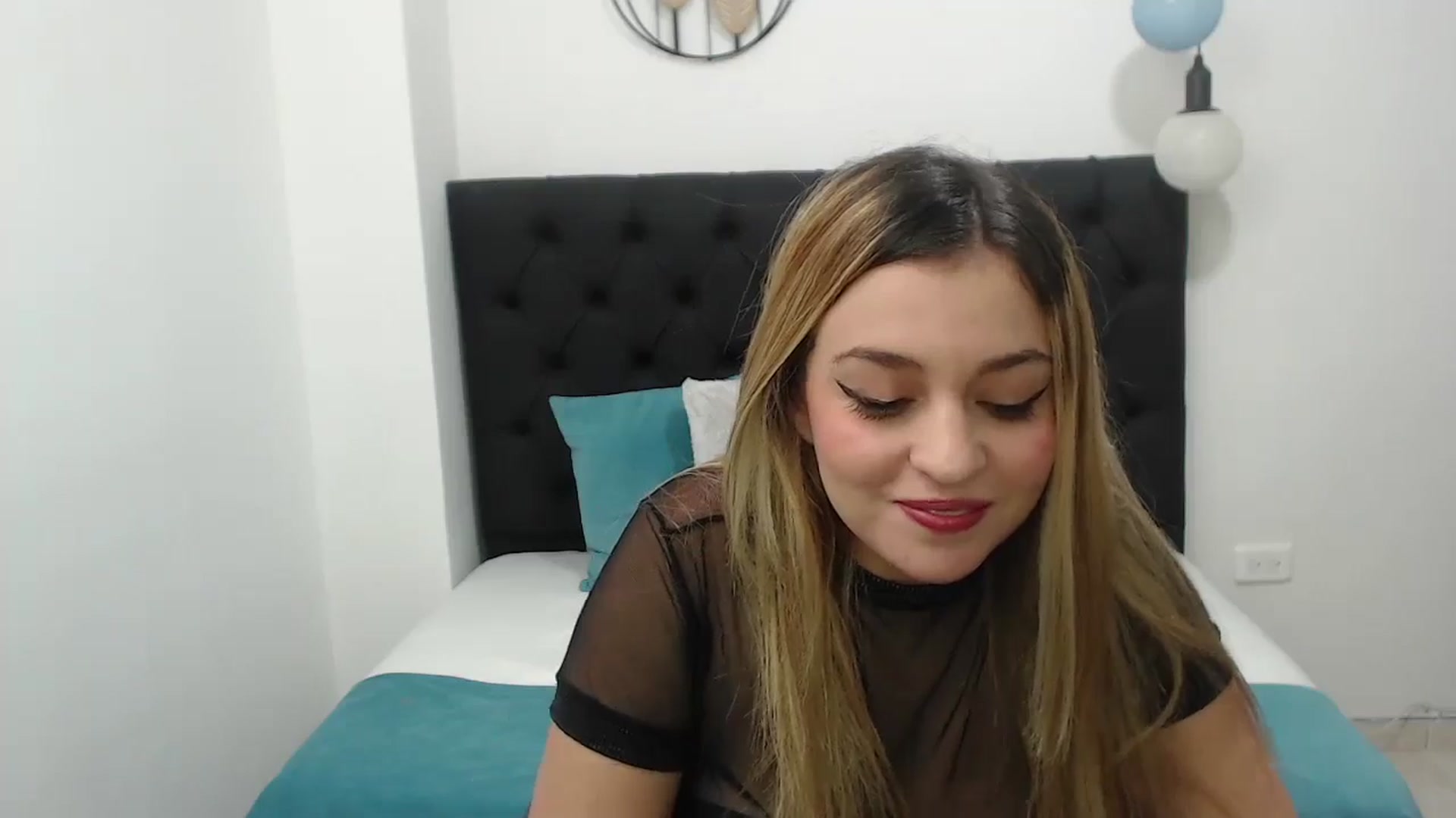 Gallery image thumbnail from CamilleDucan's myfreecams stream on, 10/03/2024, 15:57 image 15 of 20
