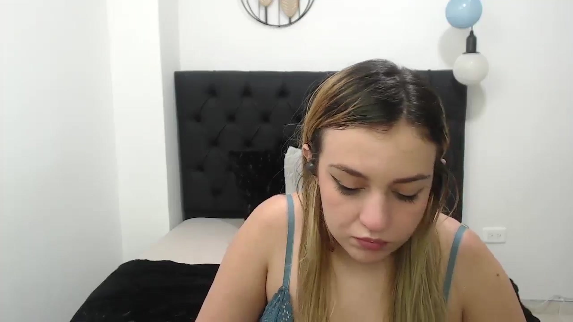Gallery image thumbnail from CamilleDucan's myfreecams stream on, 10/09/2024, 19:03 image 9 of 20