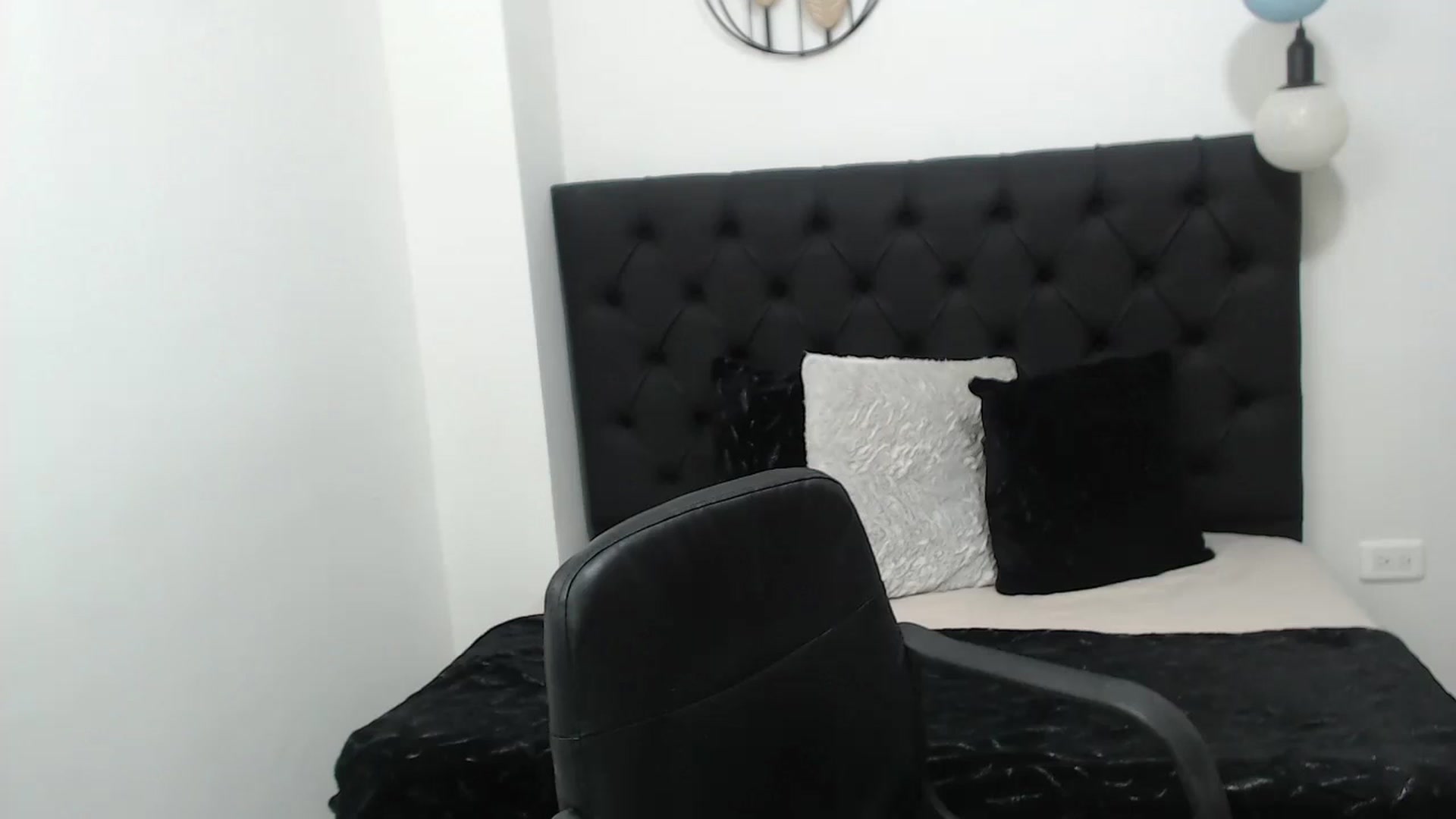 Gallery image thumbnail from CamilleDucan's myfreecams stream on, 10/22/2024, 15:48 image 8 of 20