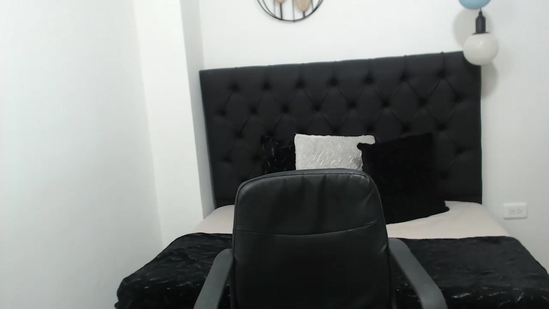 Gallery image thumbnail from CamilleDucan's myfreecams stream on, 10/22/2024, 15:48 image 10 of 20