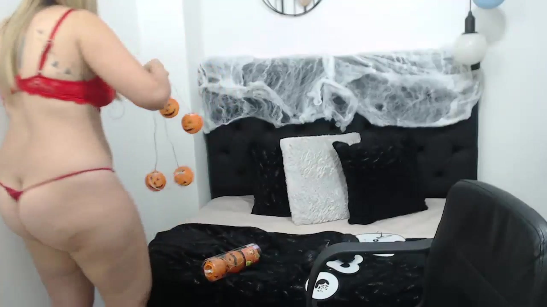 Gallery image thumbnail from CamilleDucan's myfreecams stream on, 10/23/2024, 13:47 image 14 of 20