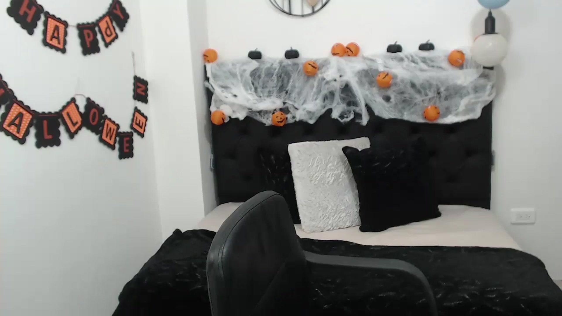 Gallery image thumbnail from CamilleDucan's myfreecams stream on, 10/23/2024, 15:28 image 18 of 20