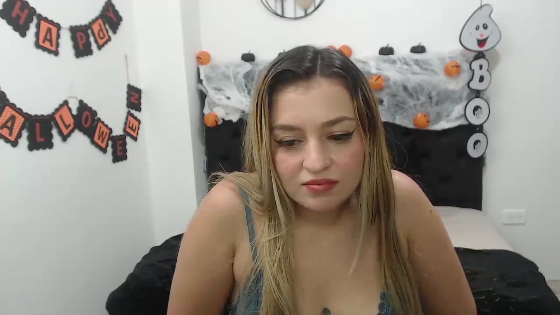 Gallery image thumbnail from CamilleDucan's myfreecams stream on, 10/24/2024, 15:05 image 10 of 20