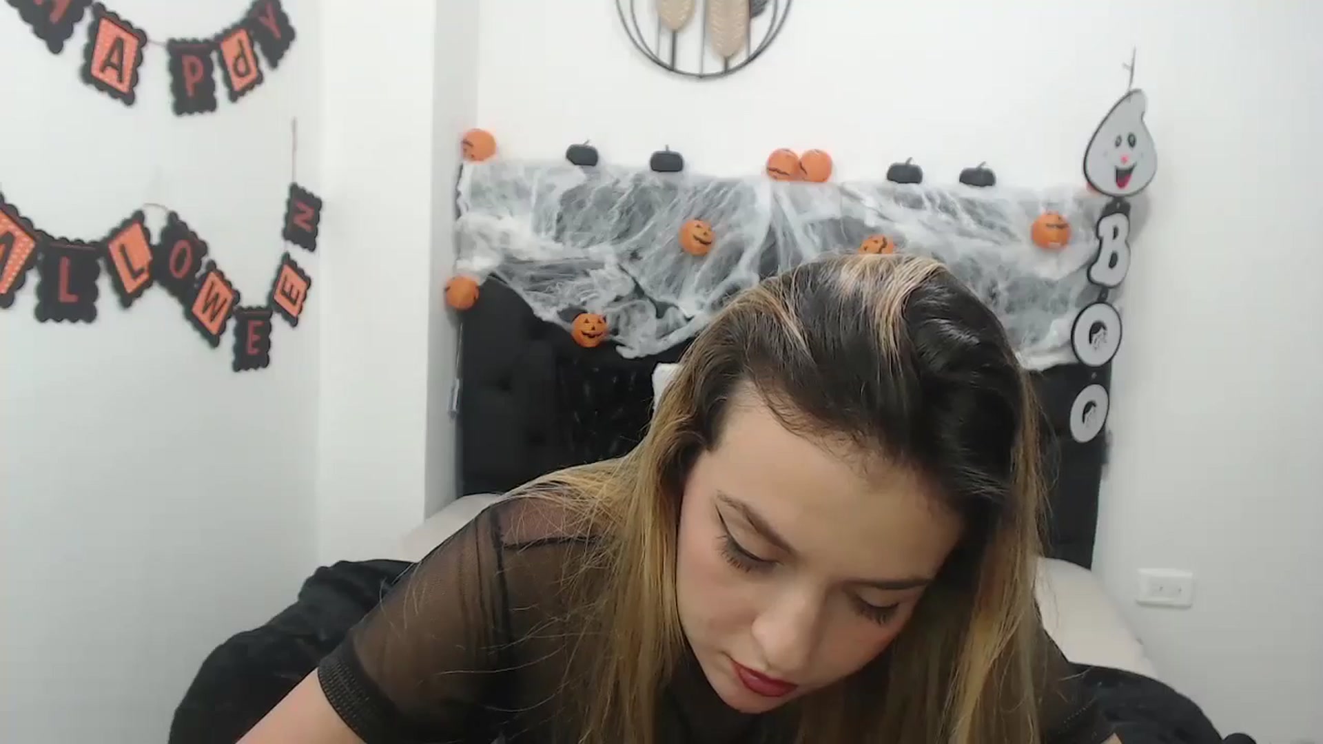 Gallery image thumbnail from CamilleDucan's myfreecams stream on, 10/25/2024, 17:42 image 17 of 20