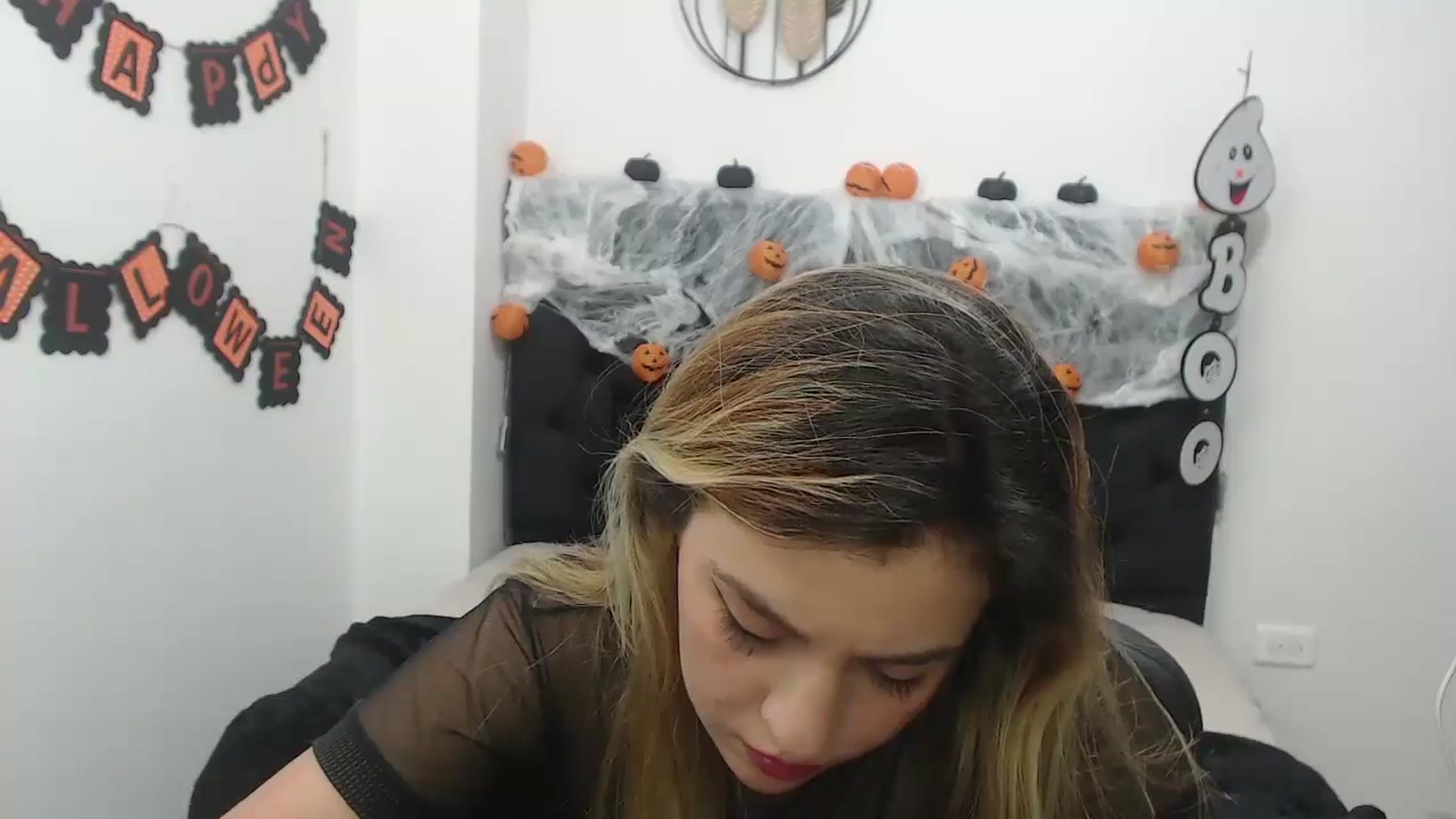 Gallery image thumbnail from CamilleDucan's myfreecams stream on, 10/25/2024, 18:48 image 2 of 20