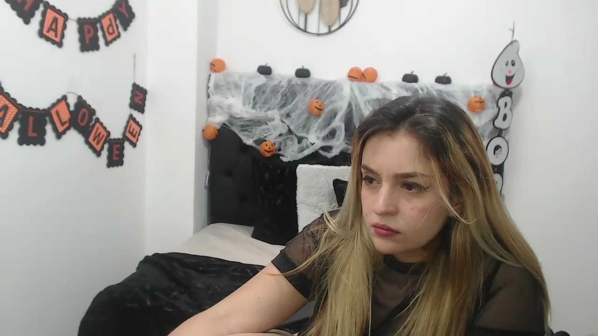 Gallery image thumbnail from CamilleDucan's myfreecams stream on, 10/25/2024, 18:48 image 16 of 20