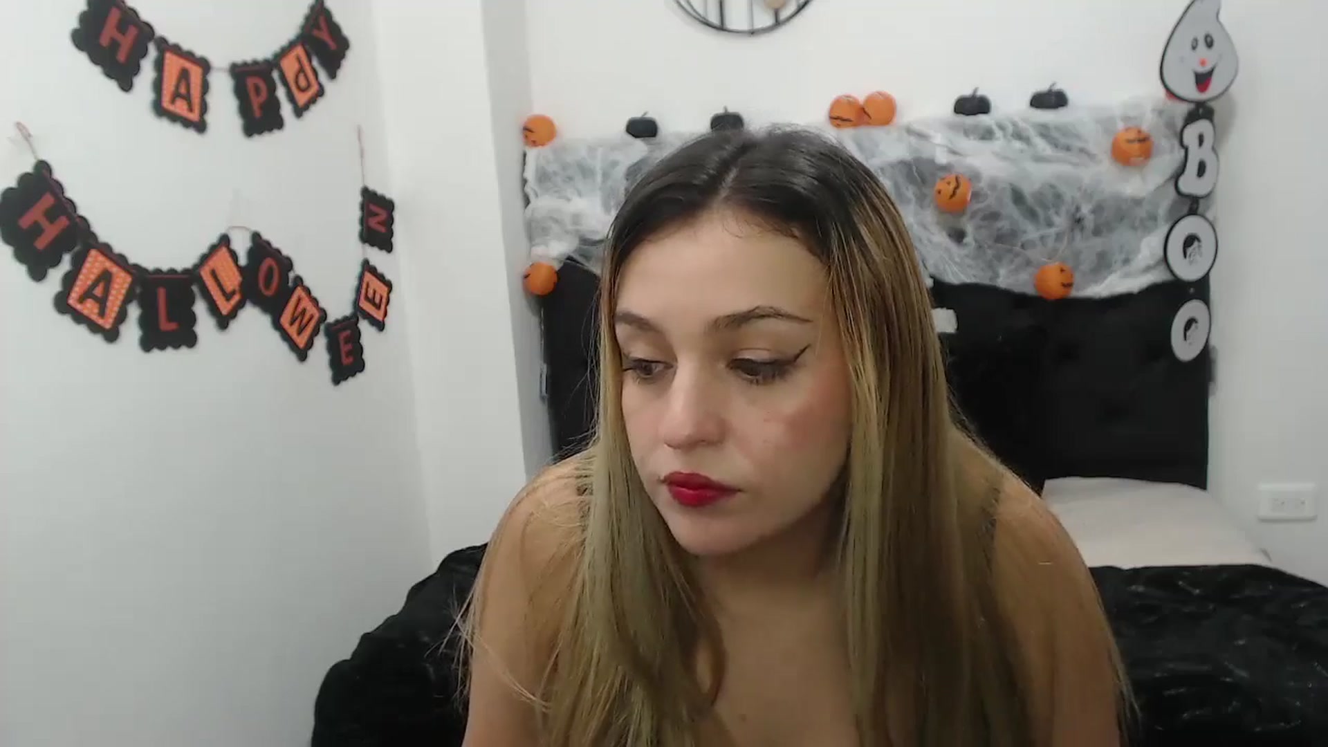 Gallery image thumbnail from CamilleDucan's myfreecams stream on, 10/26/2024, 18:02 image 11 of 20