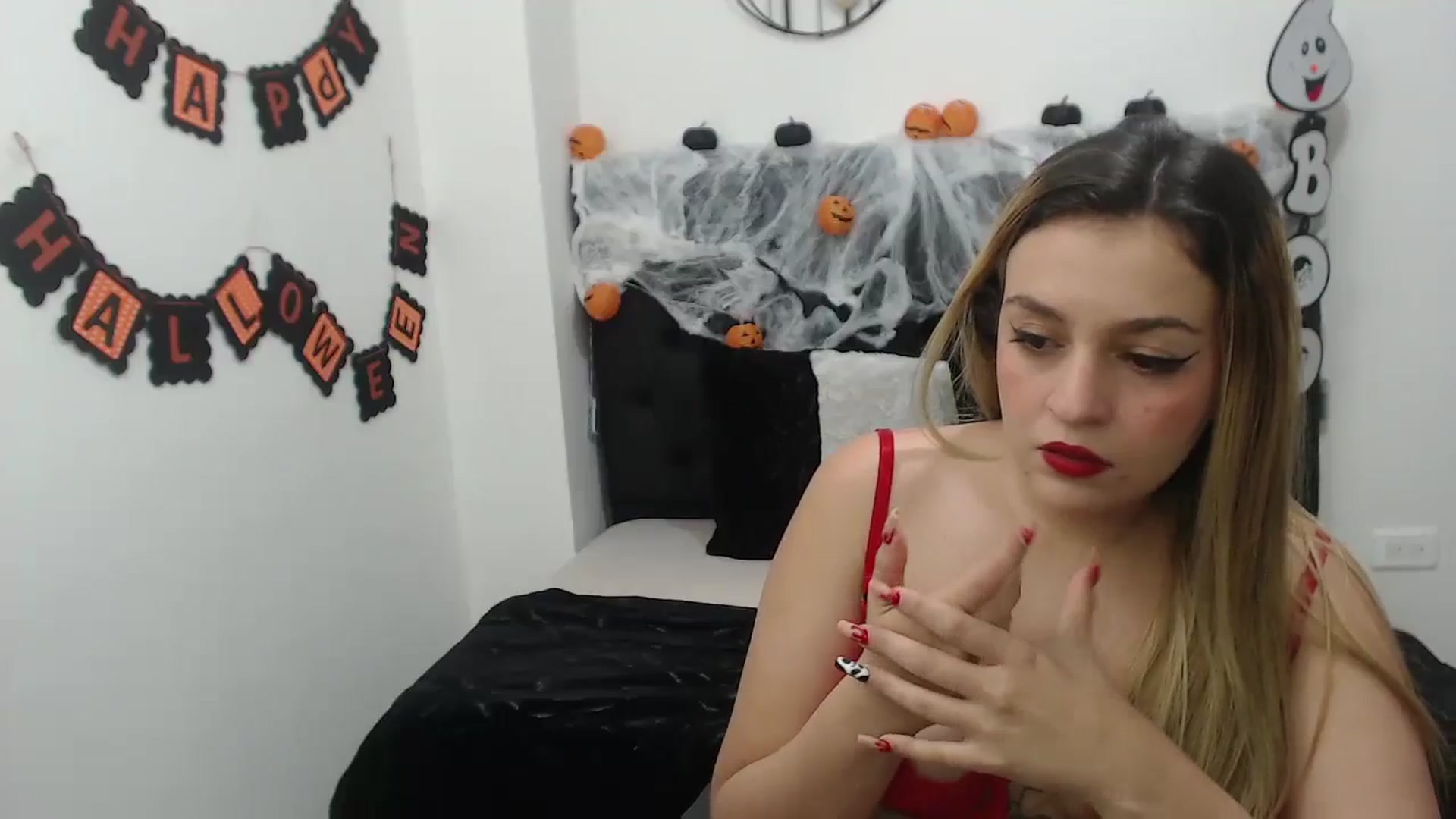 Gallery image thumbnail from CamilleDucan's myfreecams stream on, 10/29/2024, 15:13 image 4 of 20