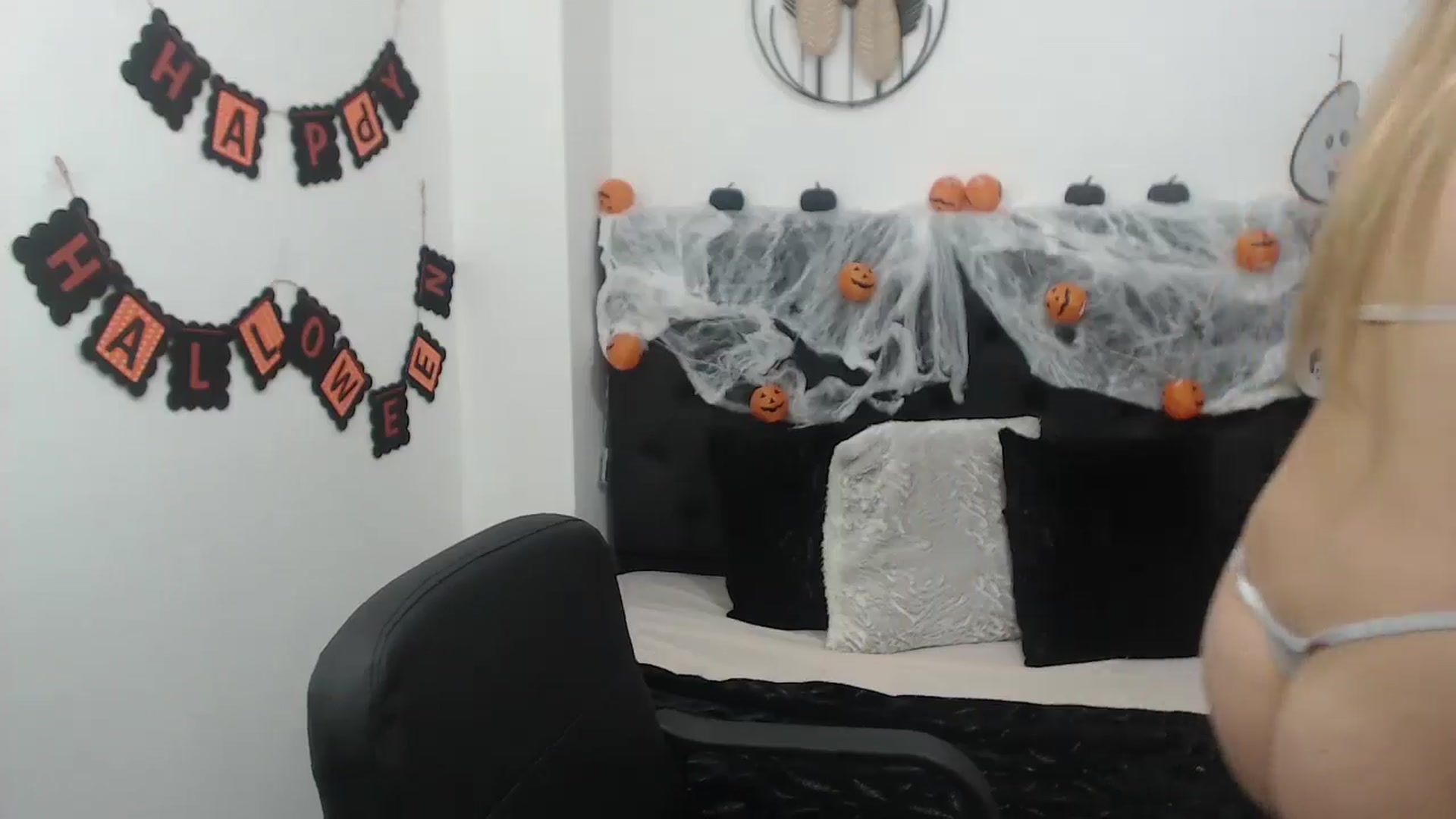 Gallery image thumbnail from CamilleDucan's myfreecams stream on, 10/30/2024, 13:22 image 5 of 20