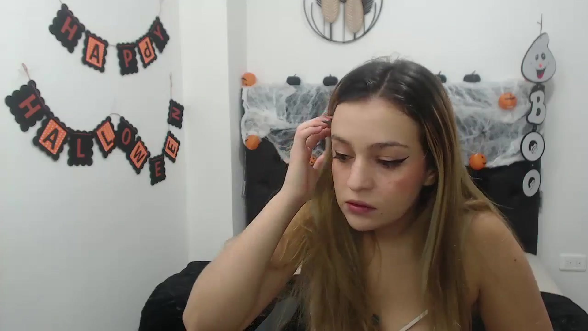 Gallery image thumbnail from CamilleDucan's myfreecams stream on, 10/30/2024, 13:22 image 2 of 20