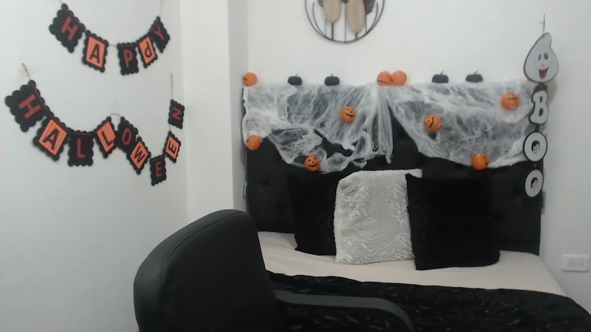 Gallery image thumbnail from CamilleDucan's myfreecams stream on, 10/30/2024, 13:22 image 11 of 20