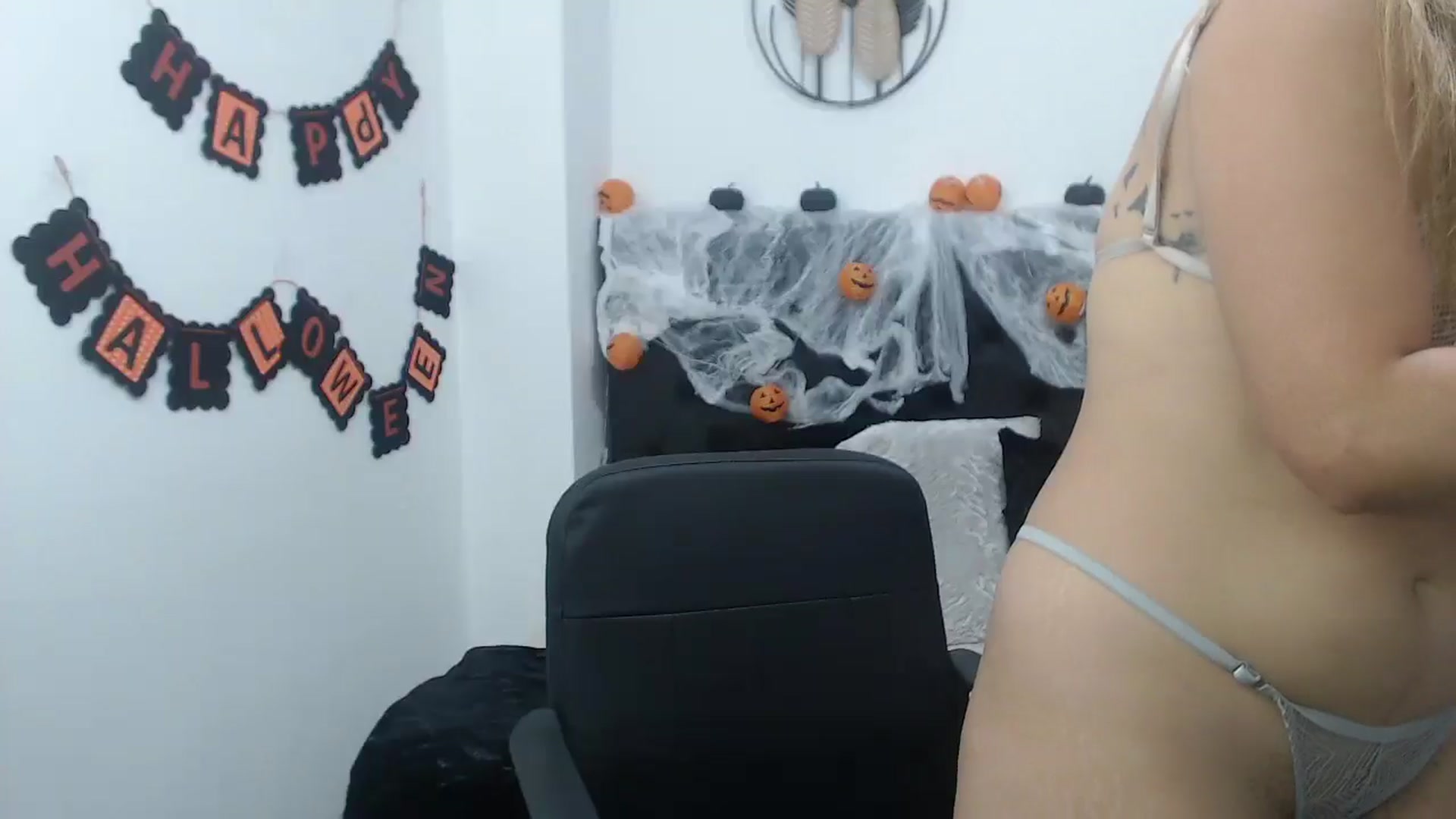 Gallery image thumbnail from CamilleDucan's myfreecams stream on, 10/30/2024, 13:22 image 6 of 20