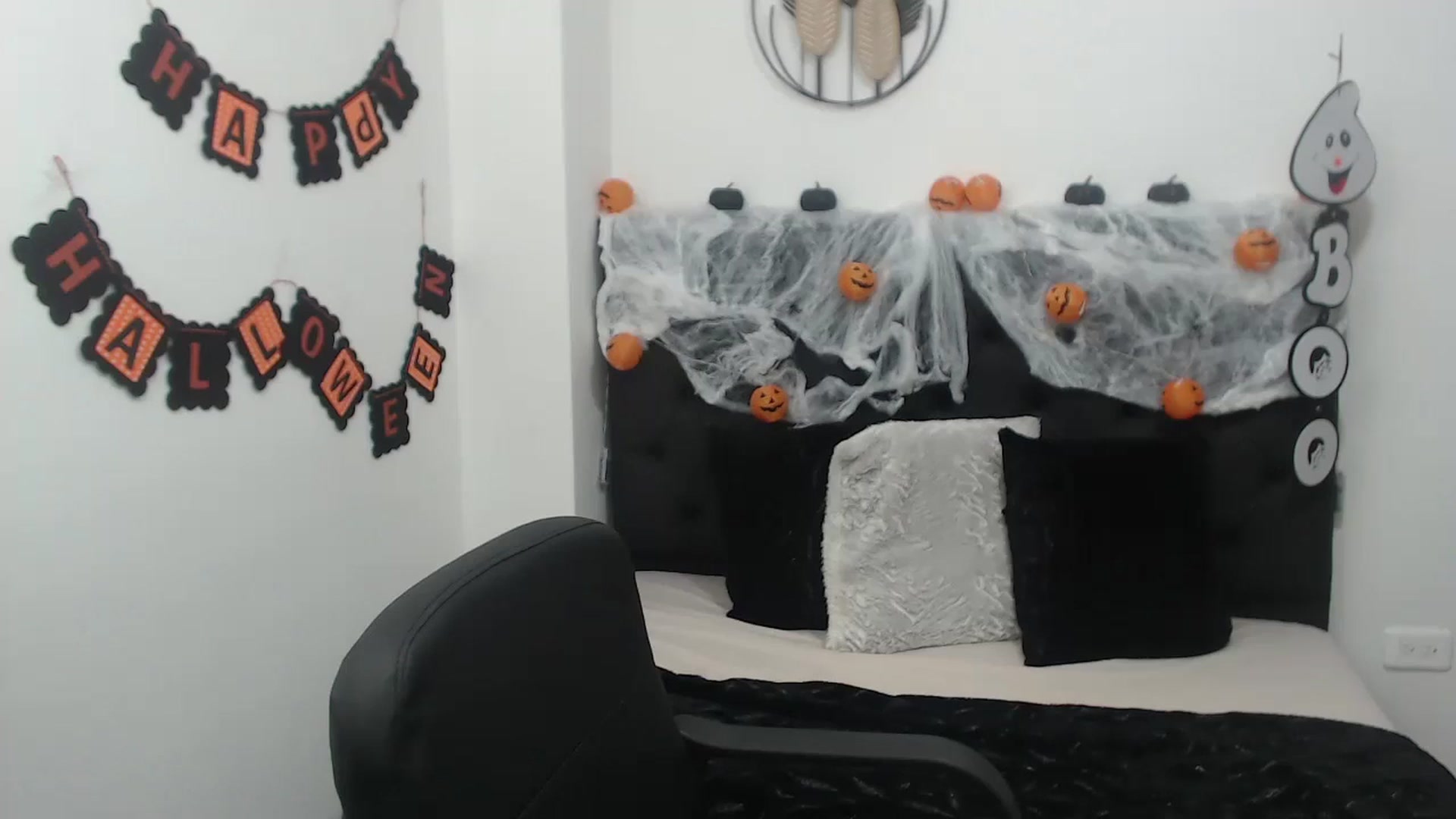 Gallery image thumbnail from CamilleDucan's myfreecams stream on, 10/30/2024, 13:22 image 10 of 20