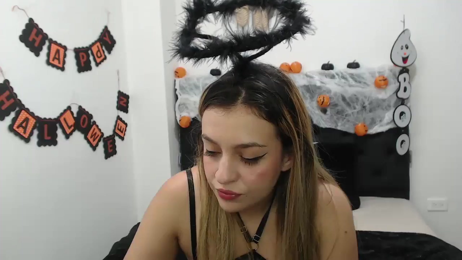 Gallery image thumbnail from CamilleDucan's myfreecams stream on, 10/30/2024, 15:17 image 16 of 20