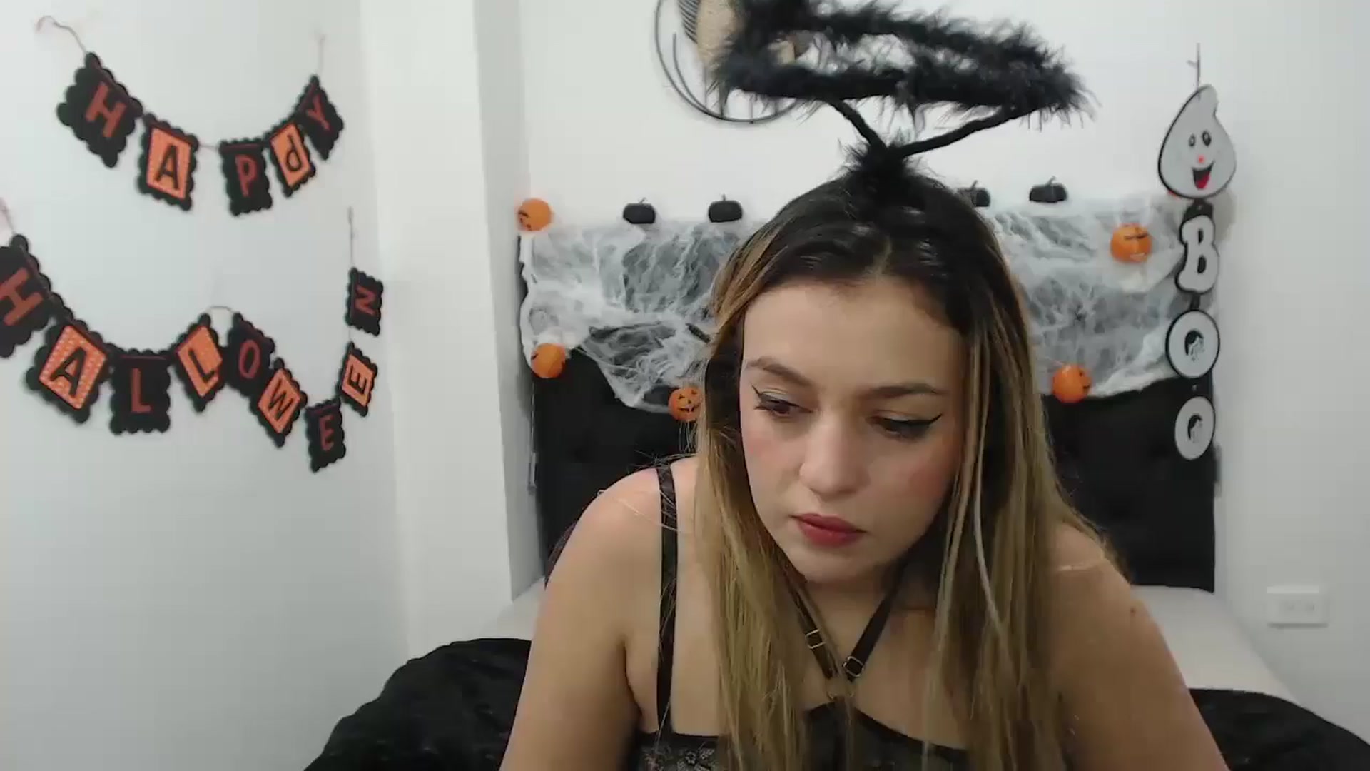Gallery image thumbnail from CamilleDucan's myfreecams stream on, 10/30/2024, 15:17 image 1 of 20