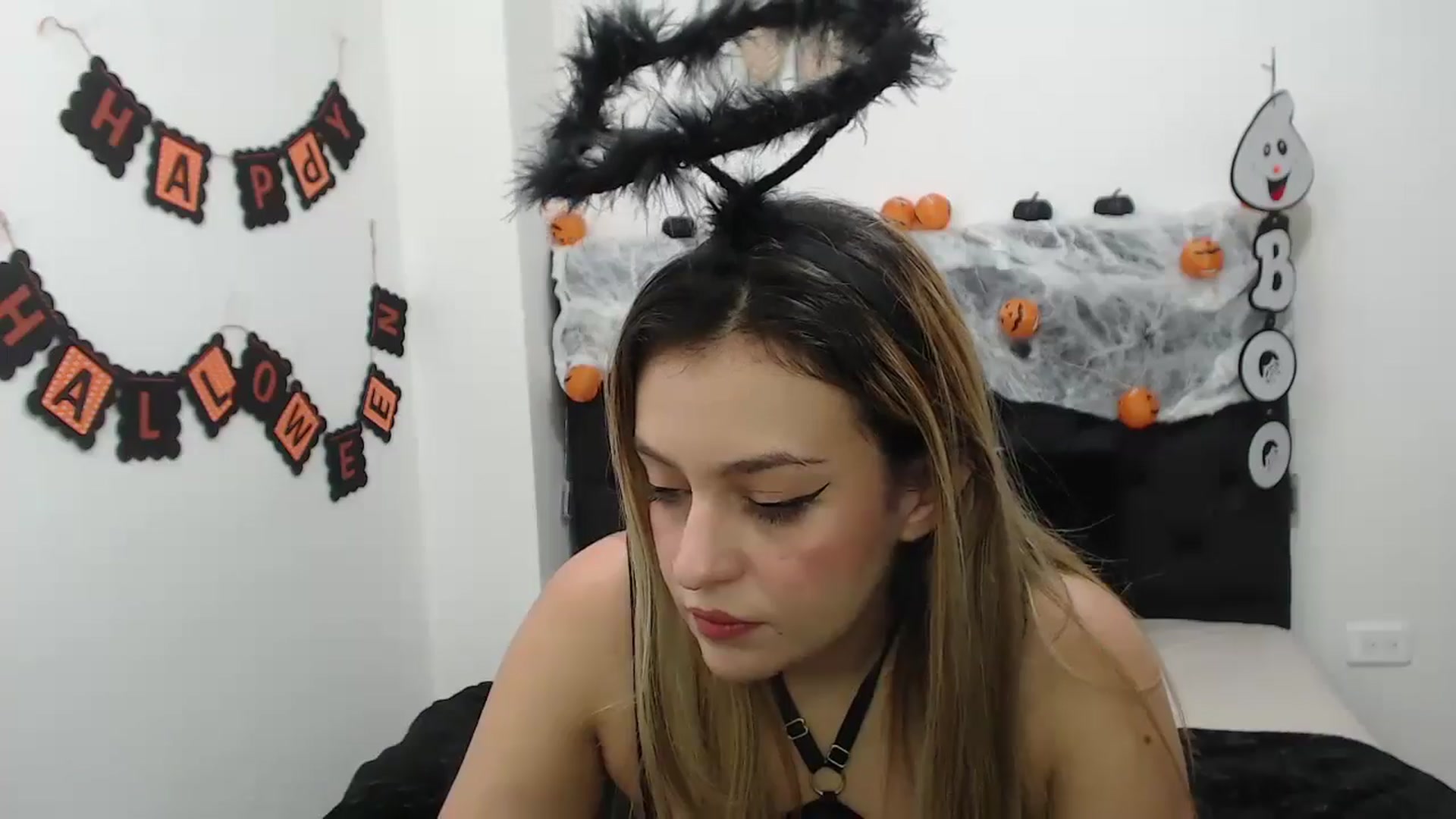 Gallery image thumbnail from CamilleDucan's myfreecams stream on, 10/30/2024, 15:17 image 12 of 20