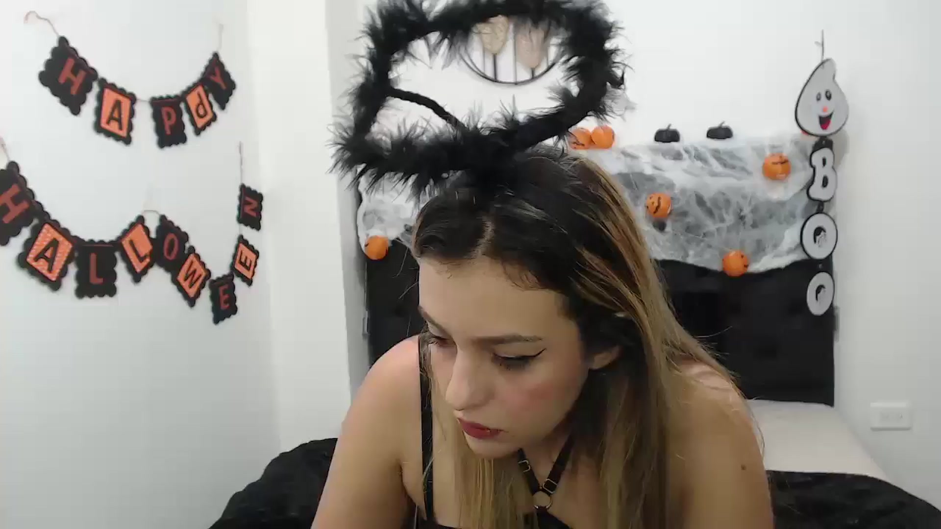 Gallery image thumbnail from CamilleDucan's myfreecams stream on, 10/30/2024, 15:17 image 7 of 20